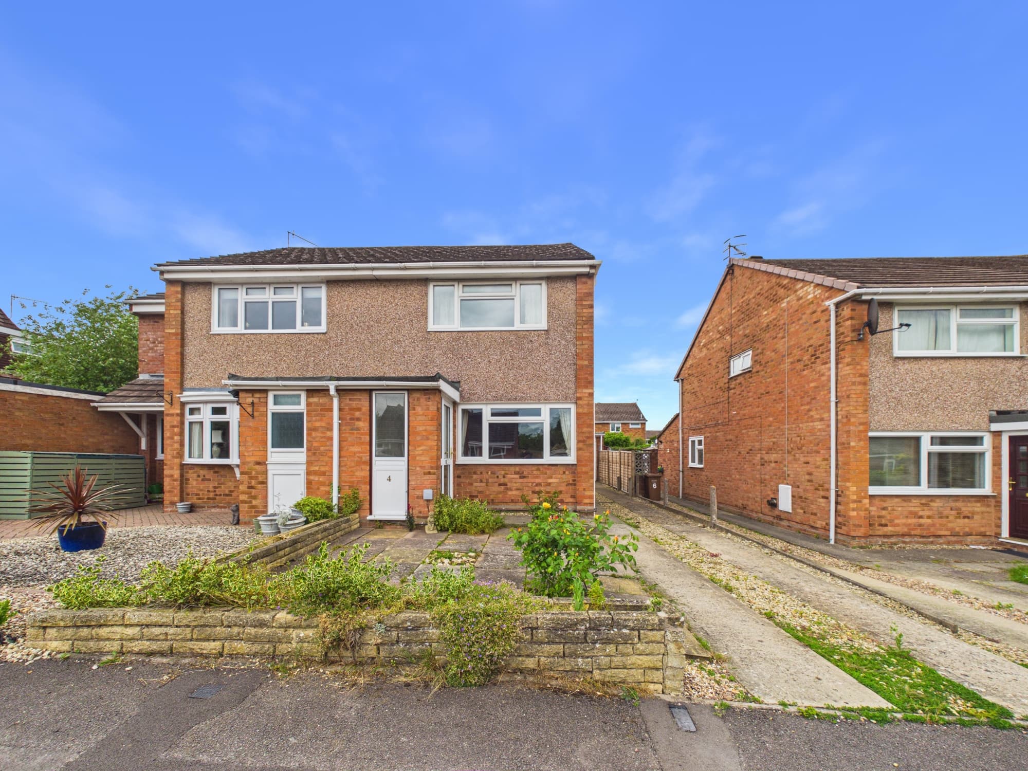 Scobell Close, Pershore, WR10 - photo 1 of 13