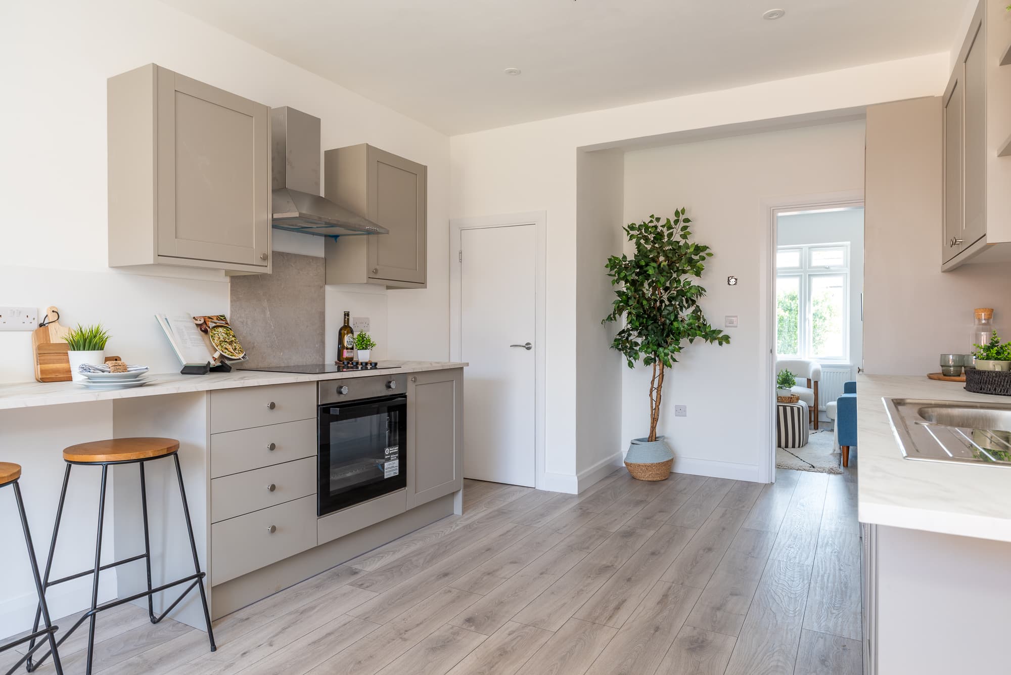 Saddington Road, Fleckney, Leicestershire, LE8 - photo 1 of 43