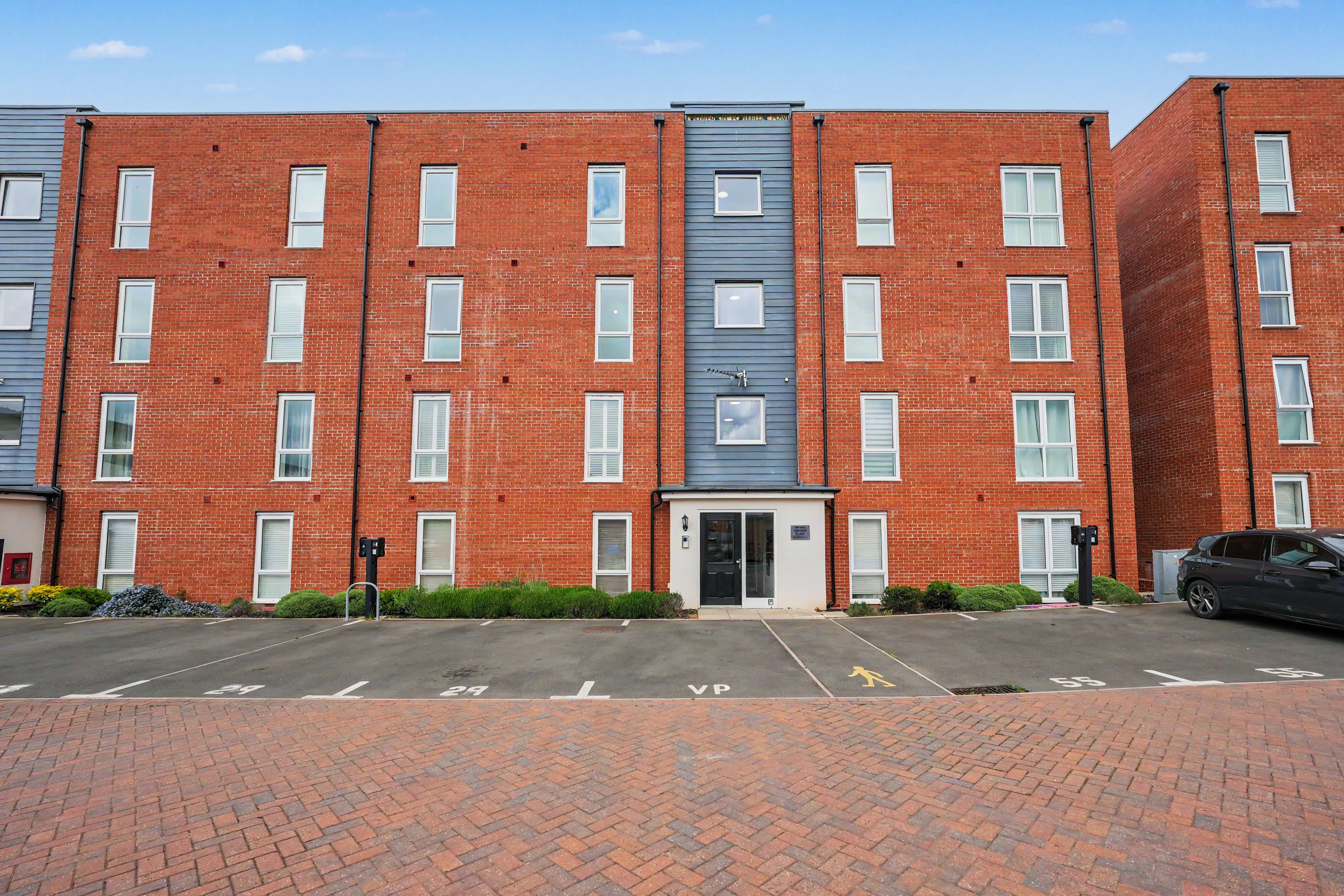 Dennis Davison Place, Coventry, CV4 - photo 1 of 18