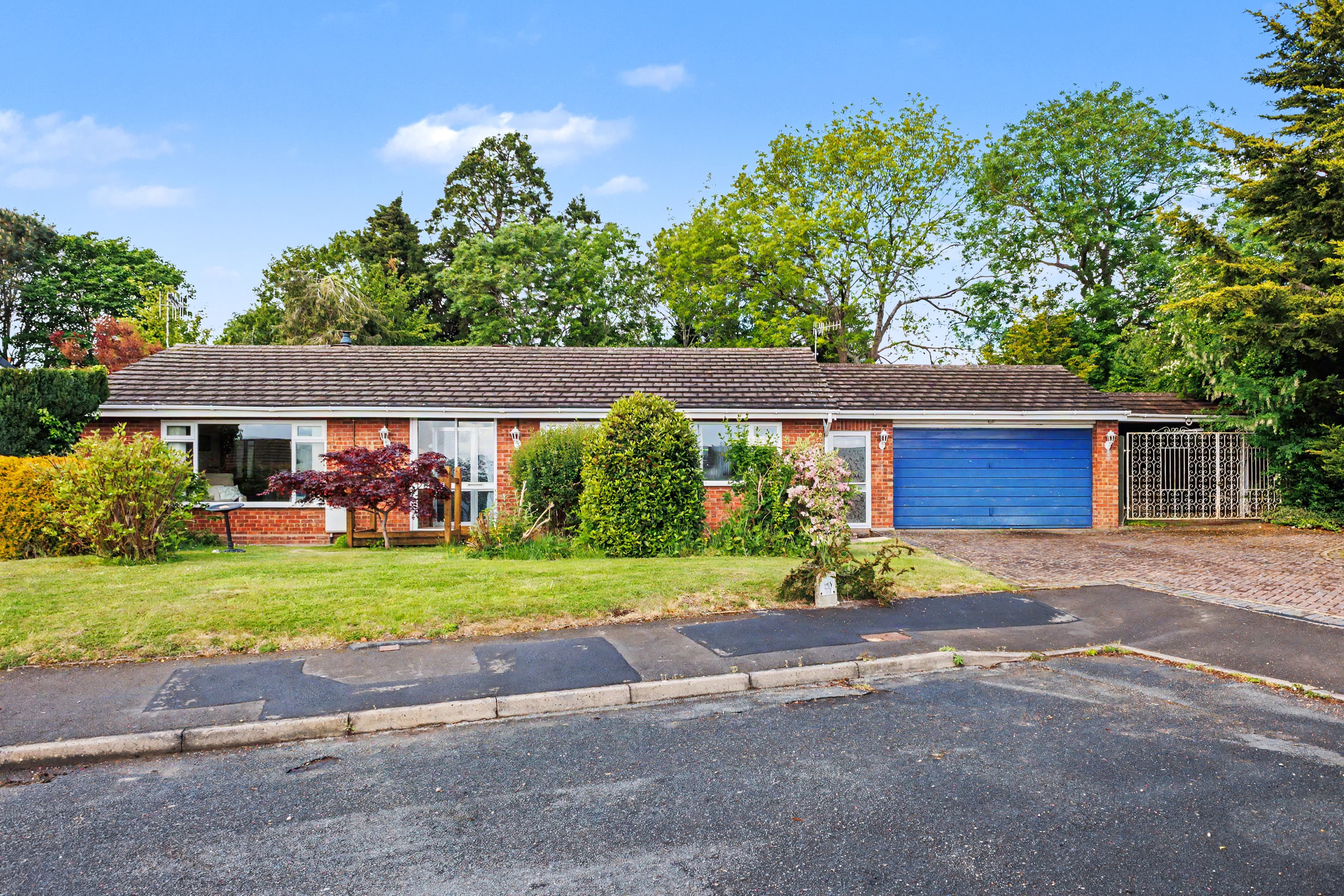Willow Close, Pershore, WR10 - photo 1 of 20