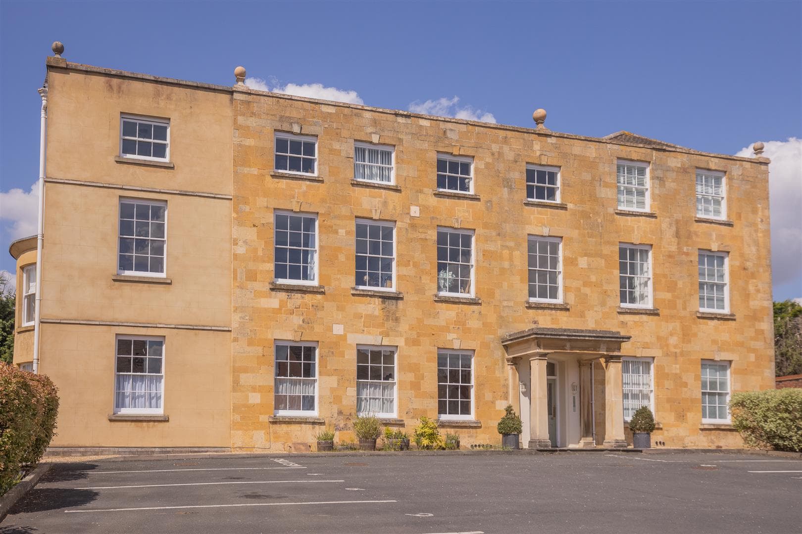 1 Hampton House, Clarks Hill Rise, Evesham, WR11 - photo 1 of 16