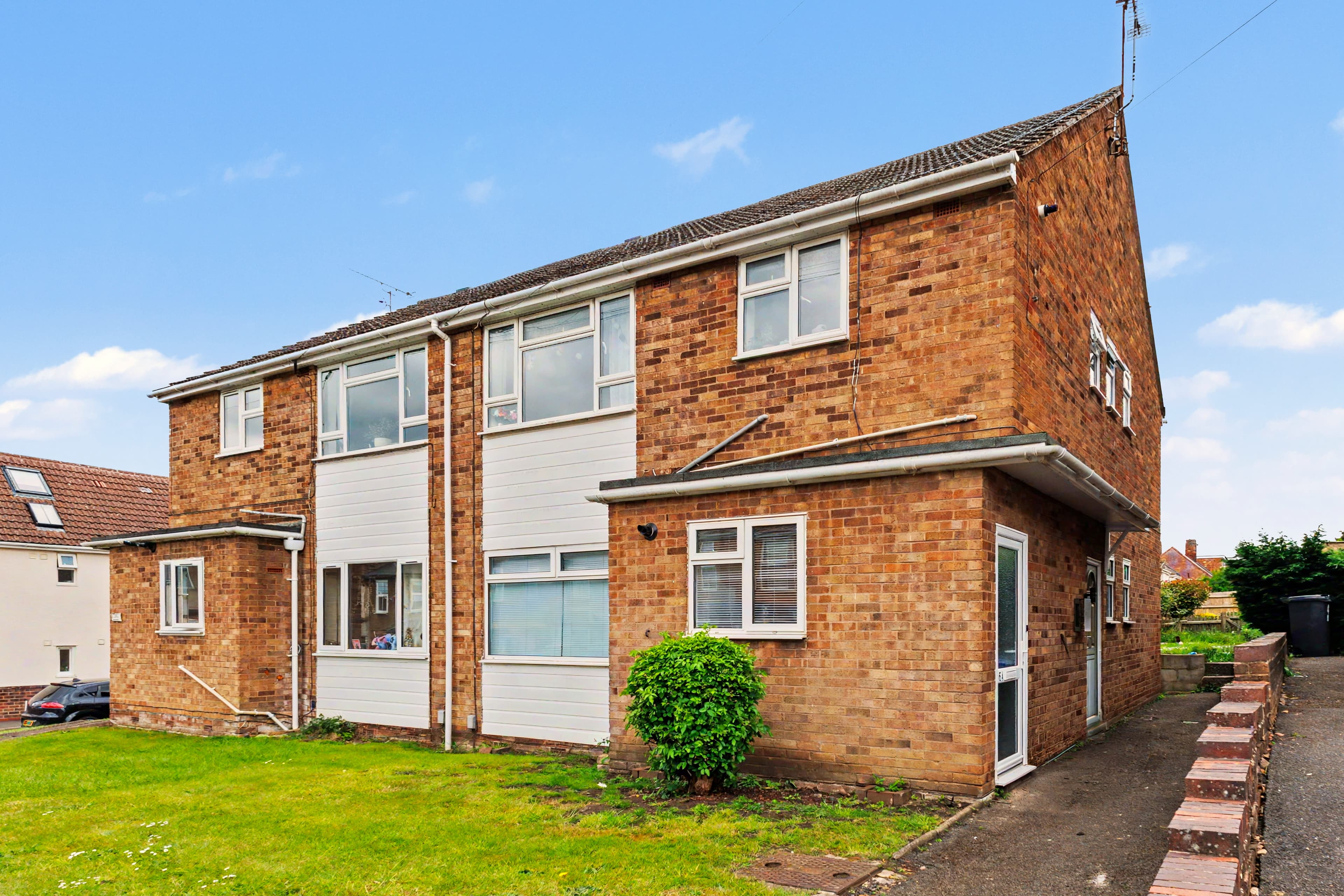 Llewellyn Road, Leamington Spa, CV31 - photo 1 of 22