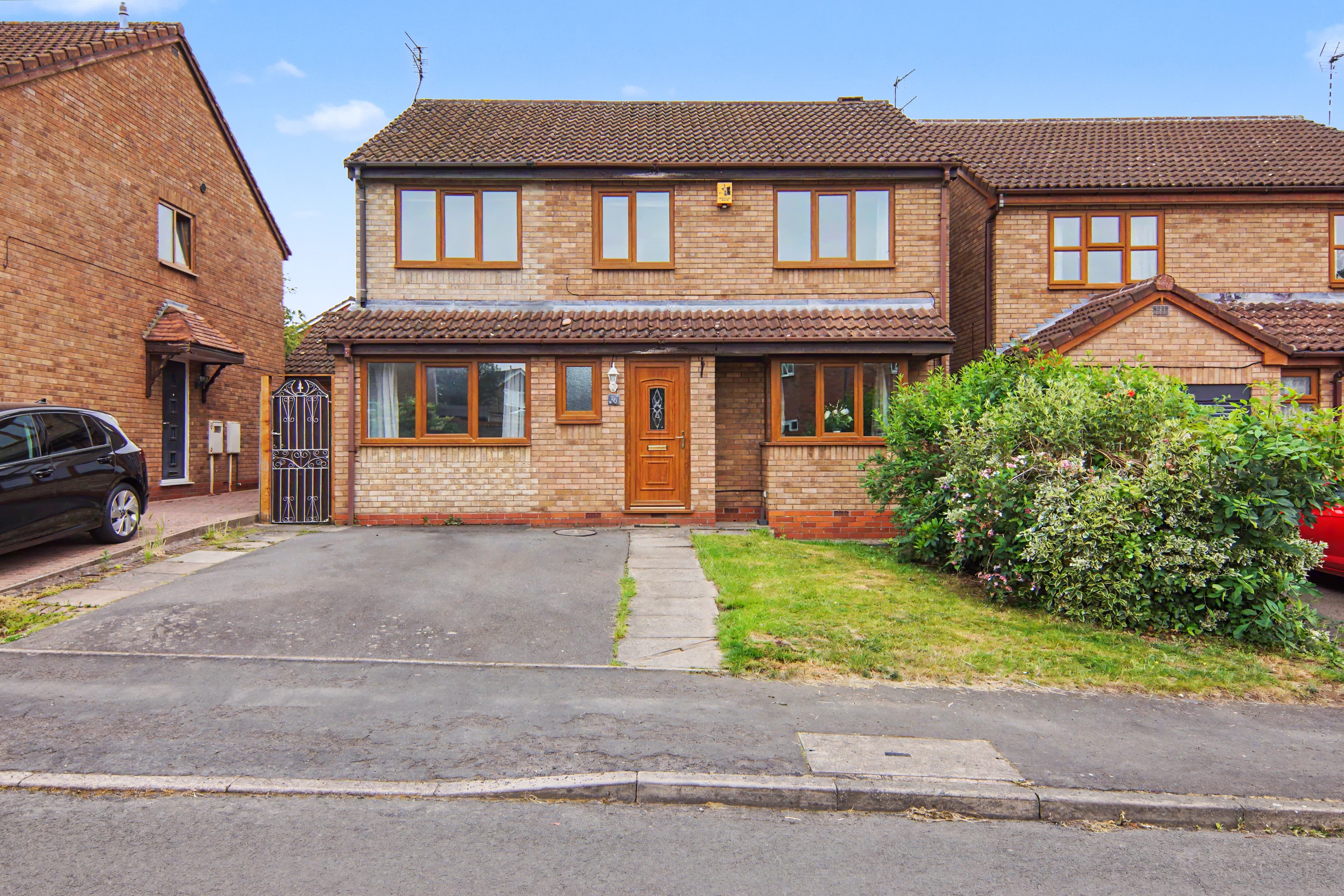 Beverley Avenue, Nuneaton, CV10 - photo 1 of 24
