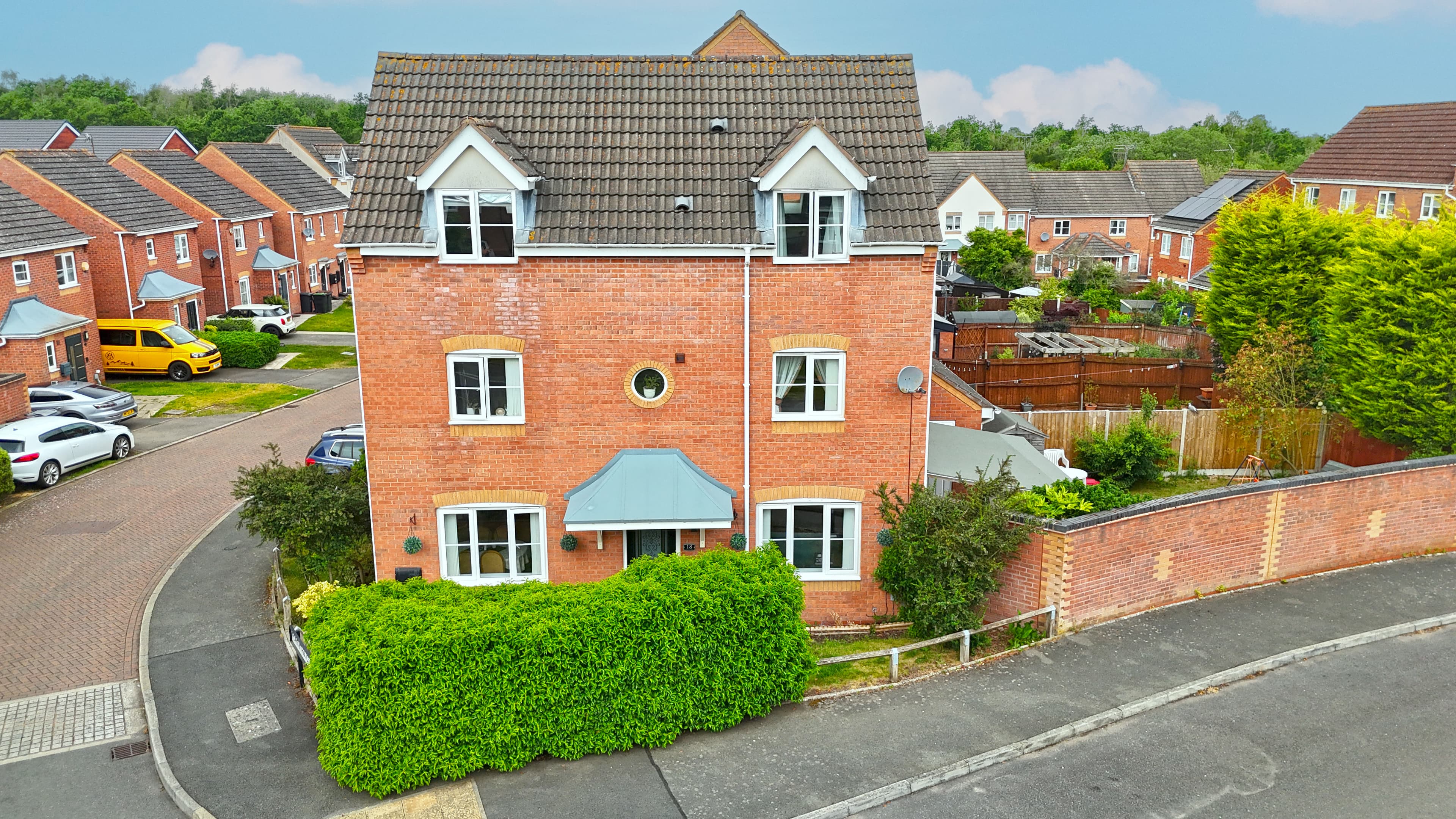 Jasmine Way, Bedworth, CV12 - photo 1 of 29