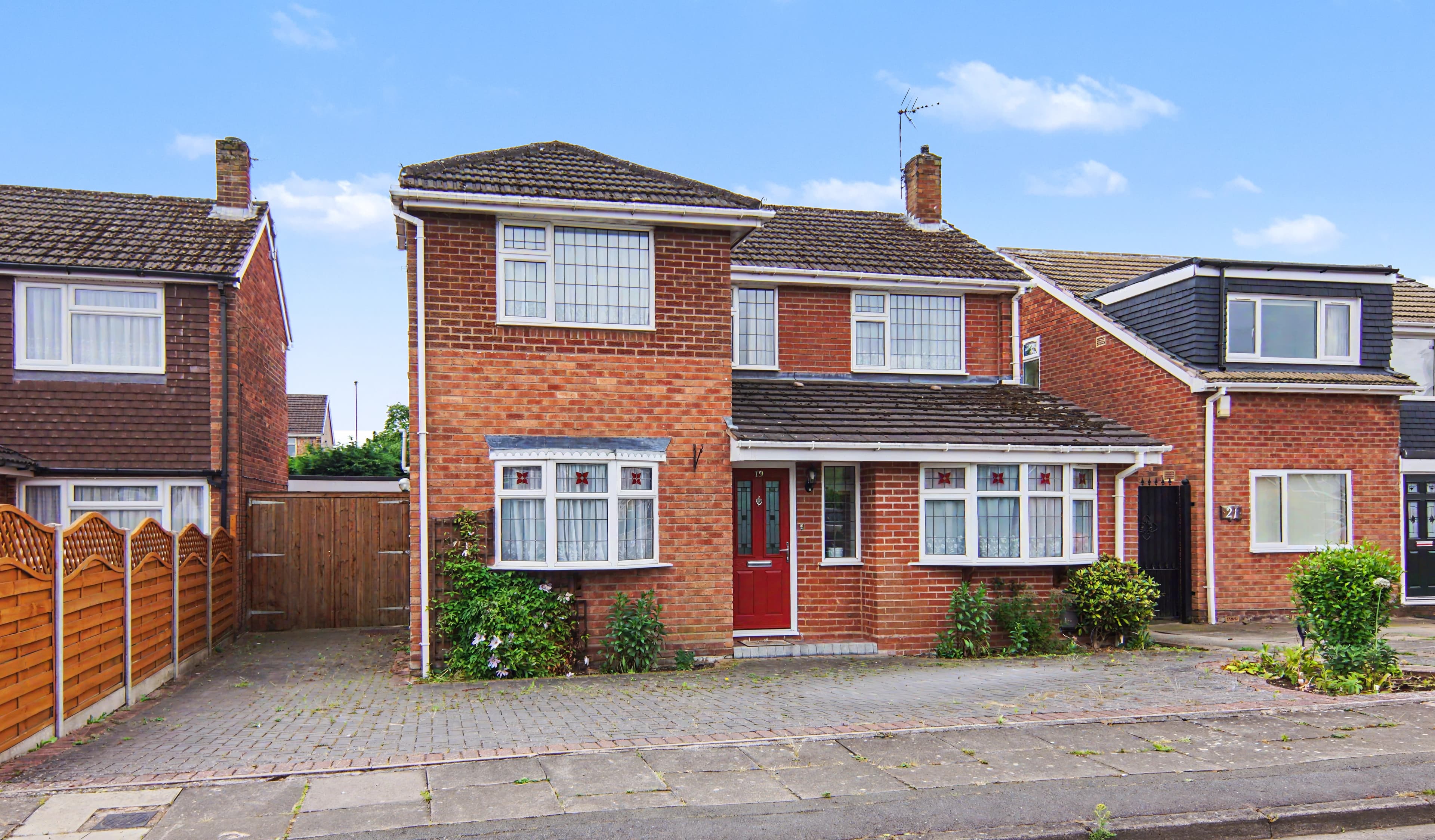 Lonscale Drive, Coventry, CV3 - photo 1 of 31
