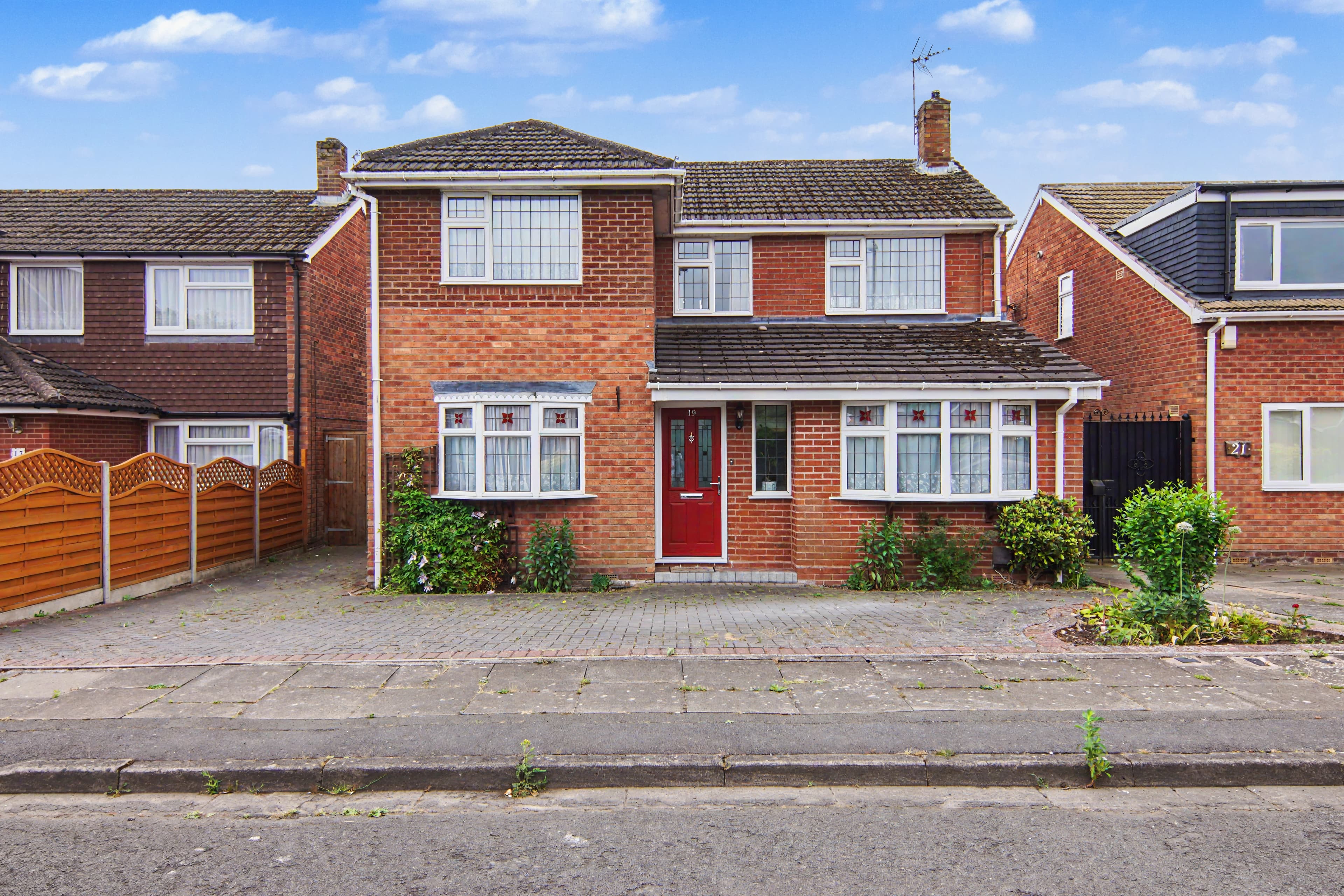 Lonscale Drive, Coventry, CV3 - photo 1 of 31