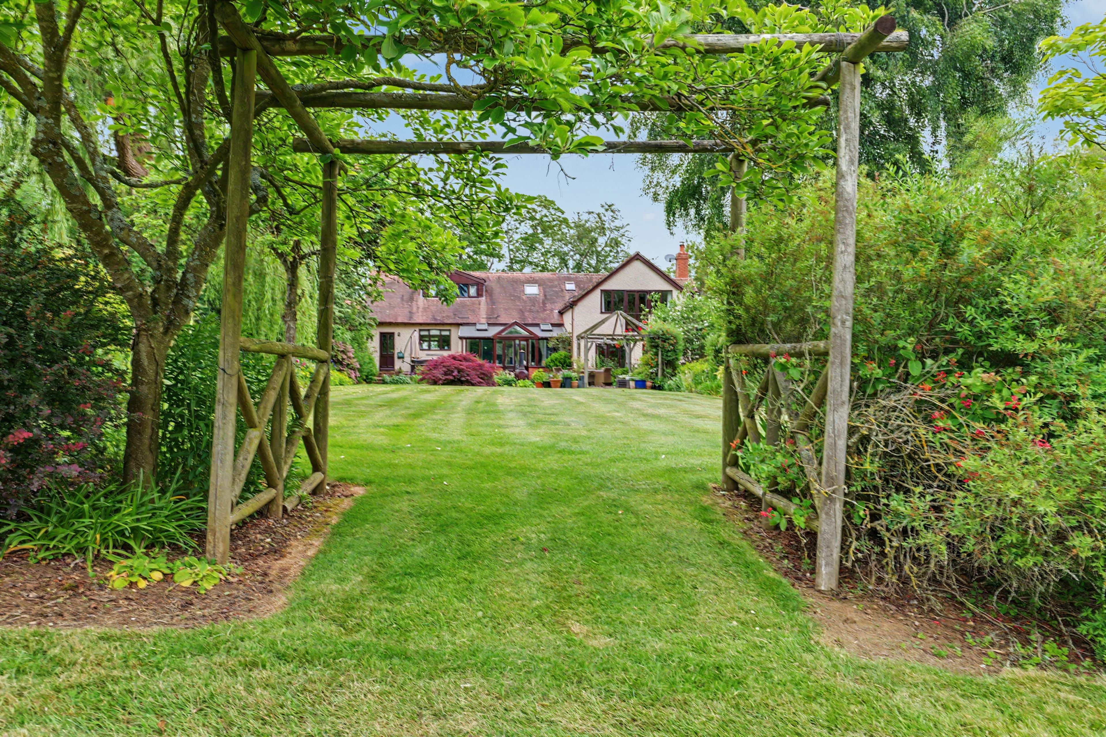 Lynton, North Road, South Kilworth, Lutterworth, LE17 - photo 1 of 44