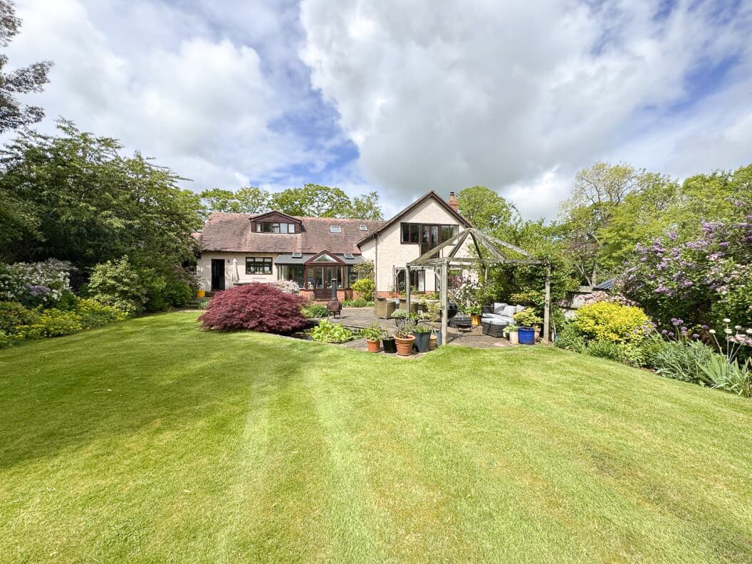 Lynton, North Road, South Kilworth, Lutterworth, LE17 - photo 1 of 44