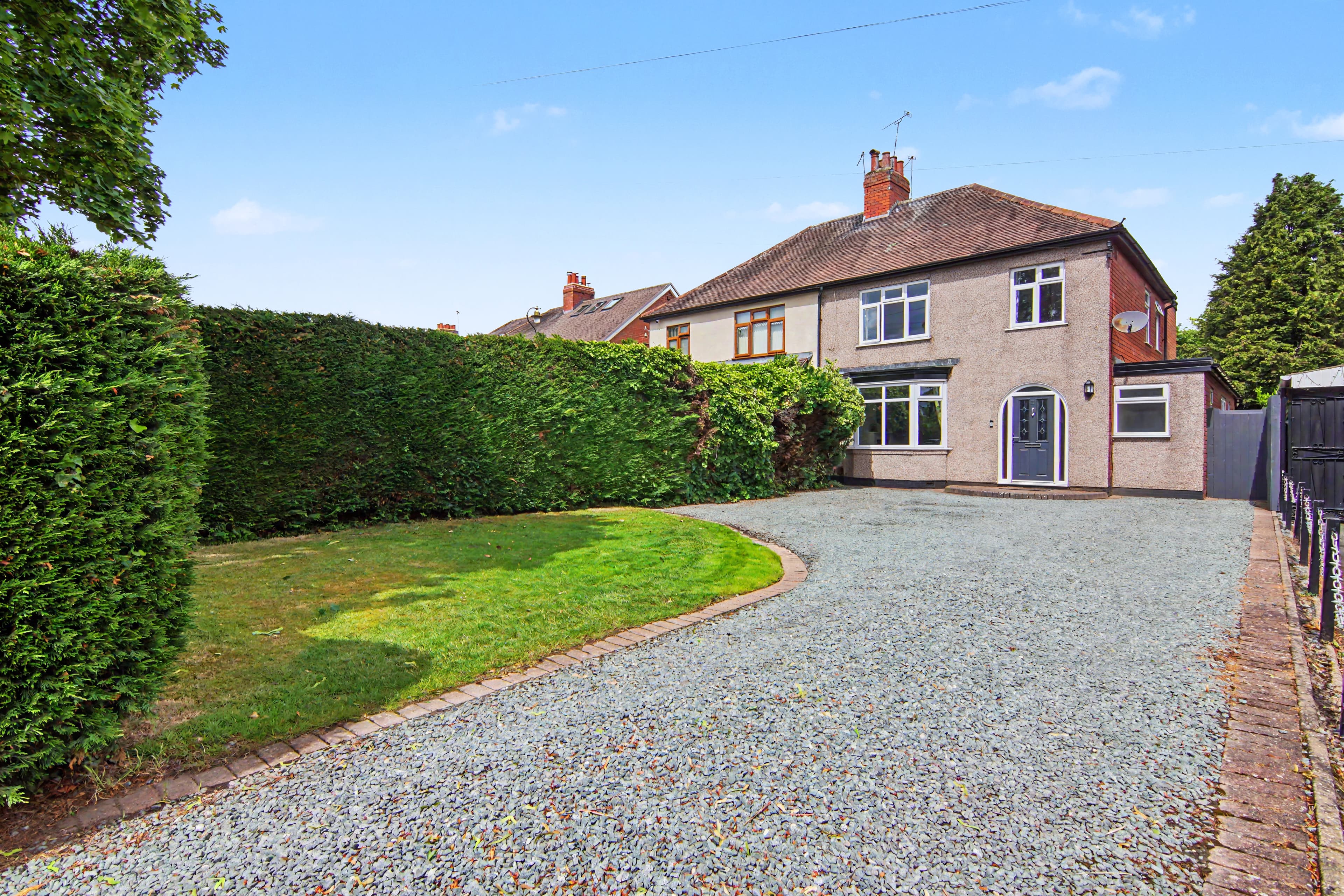 Gipsy Lane, Nuneaton, CV11 - photo 1 of 33