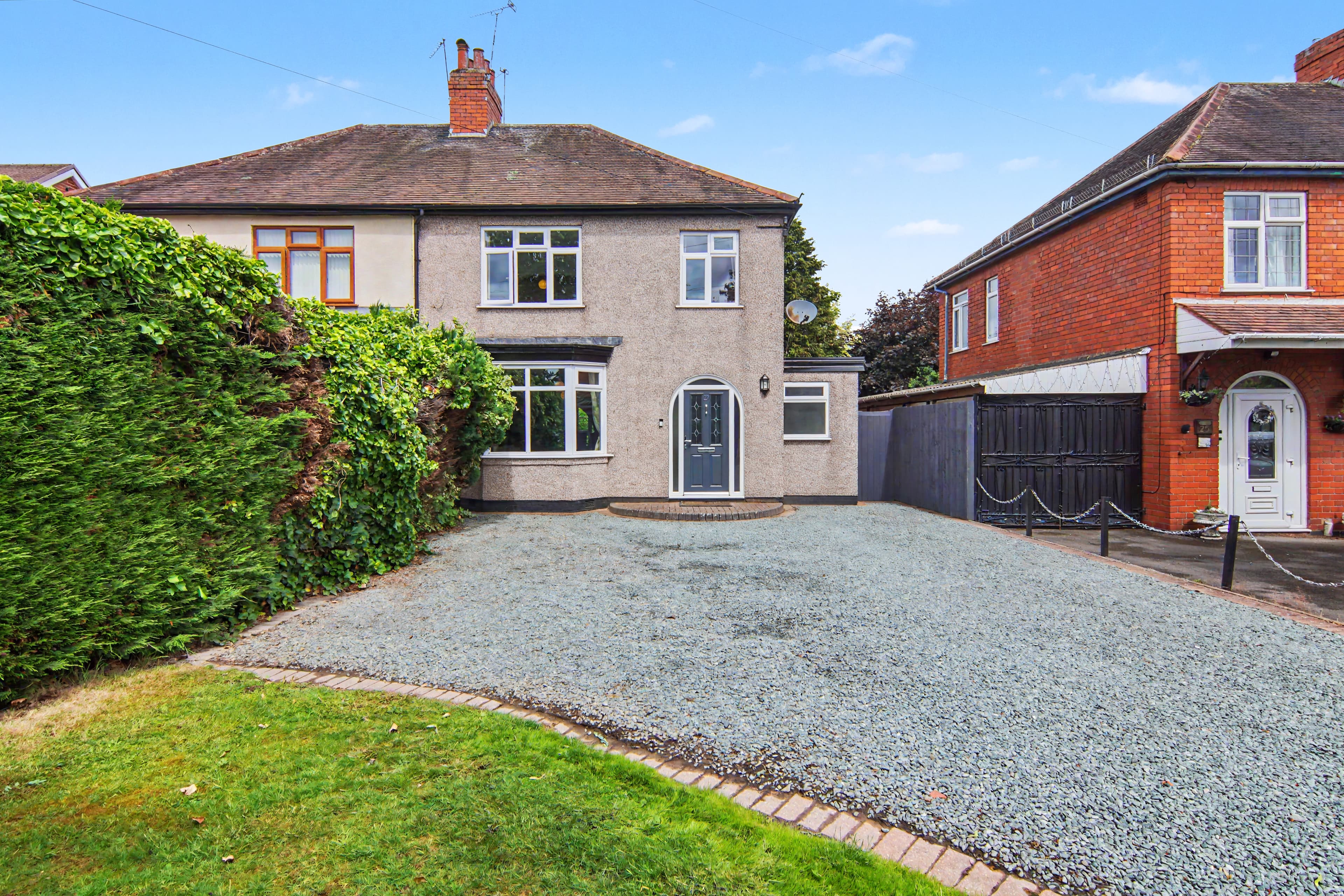 Gipsy Lane, Nuneaton, CV11 - photo 1 of 33