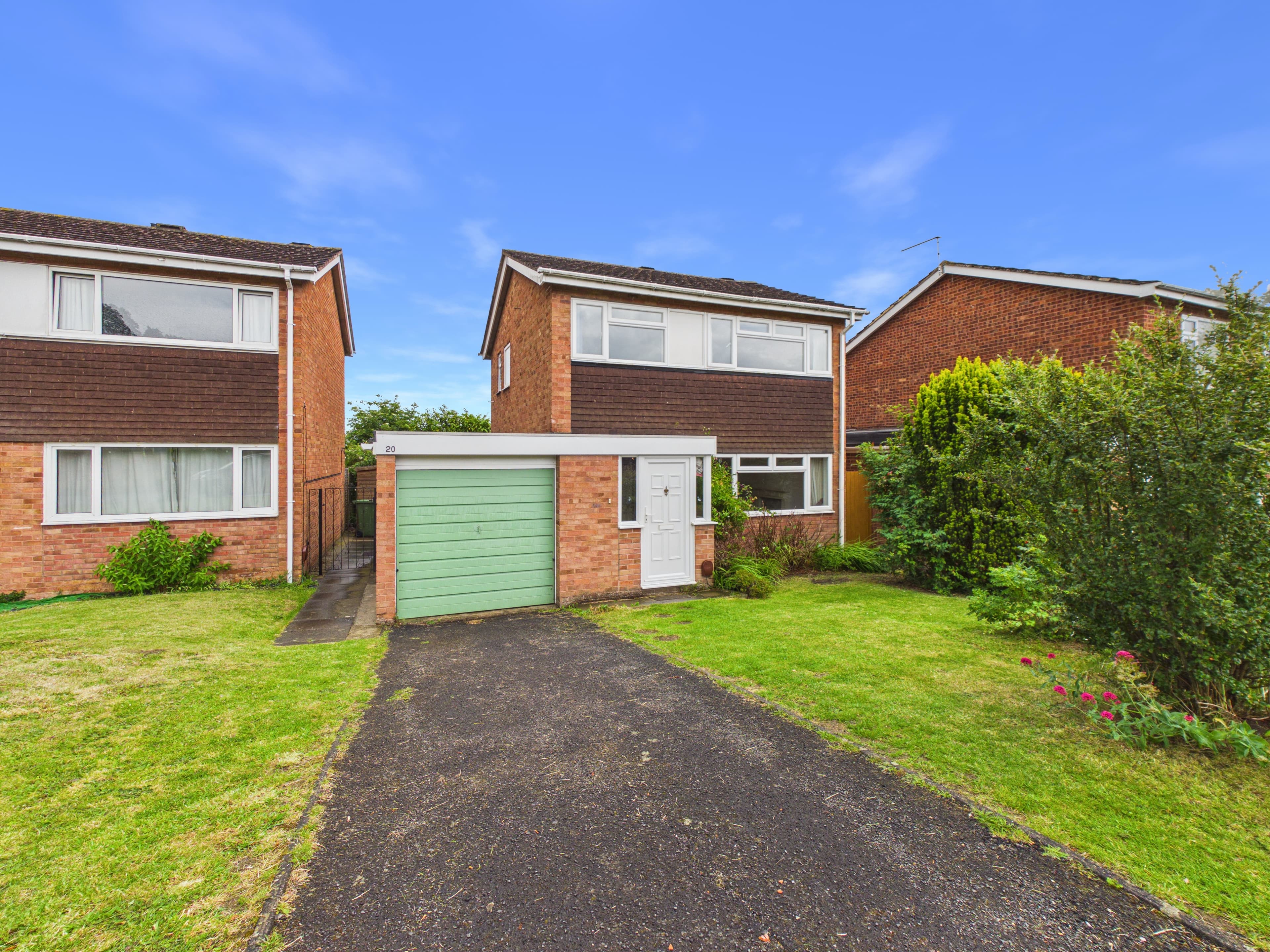 Holloway Drive, Pershore, WR10 - photo 1 of 18