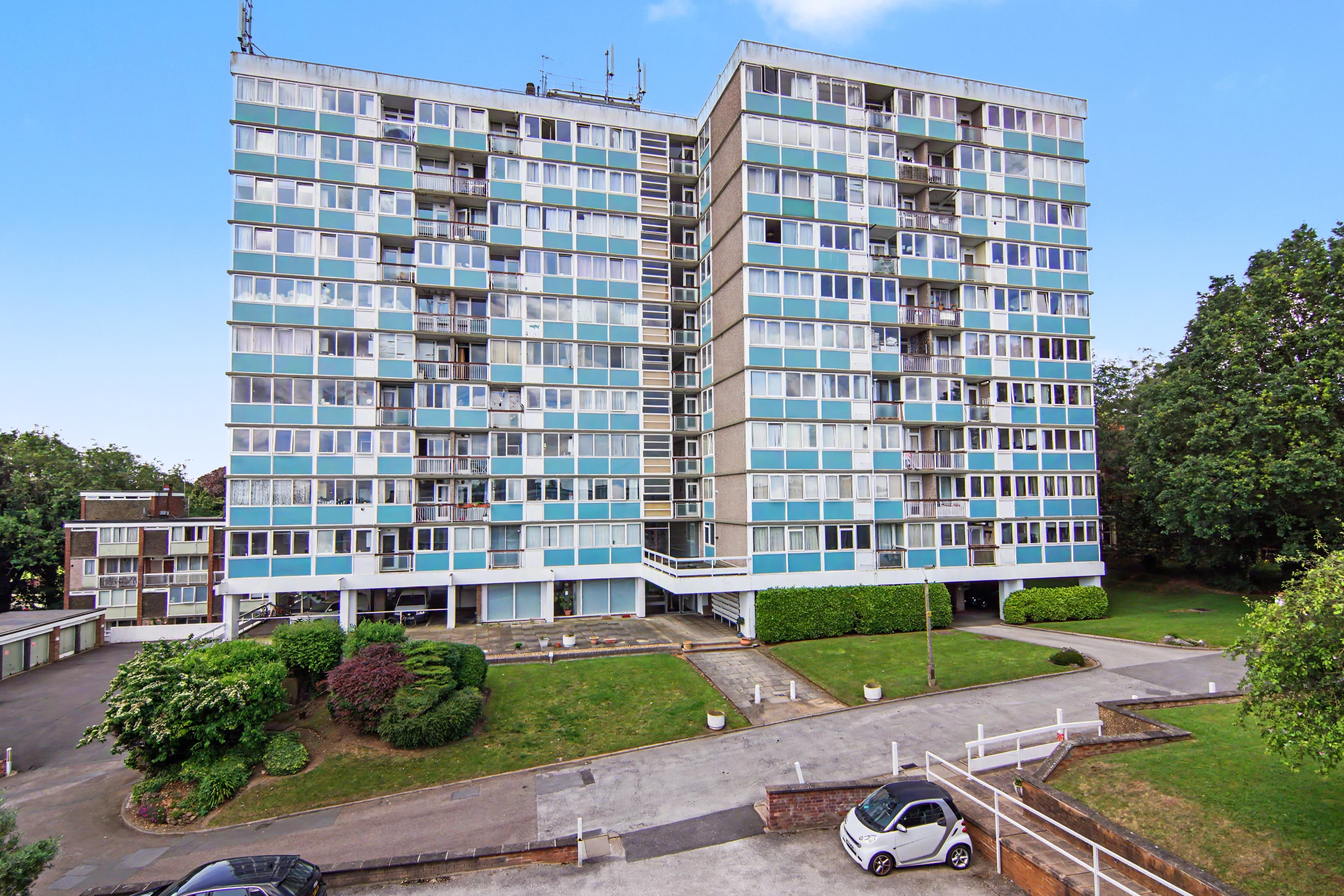 Kenilworth Court, Coventry, CV3 - photo 1 of 21