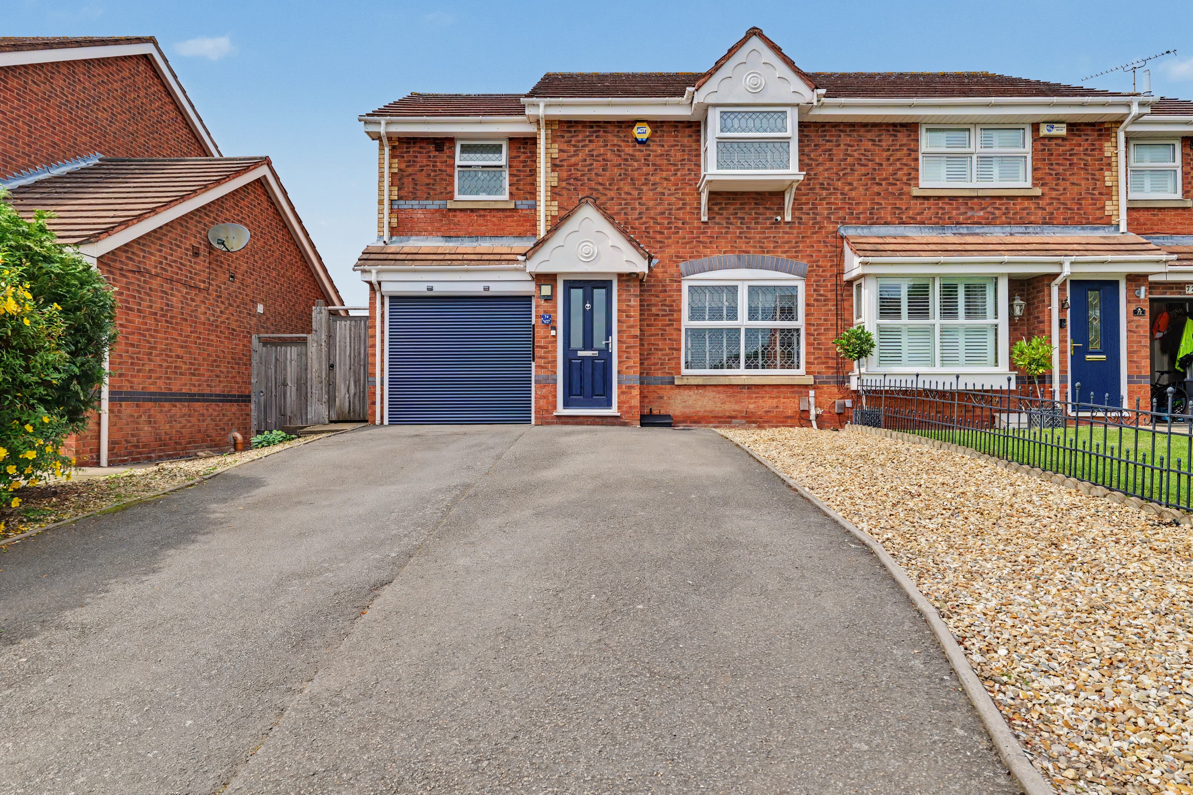 Marsdale Drive, Nuneaton, CV10 - photo 1 of 26