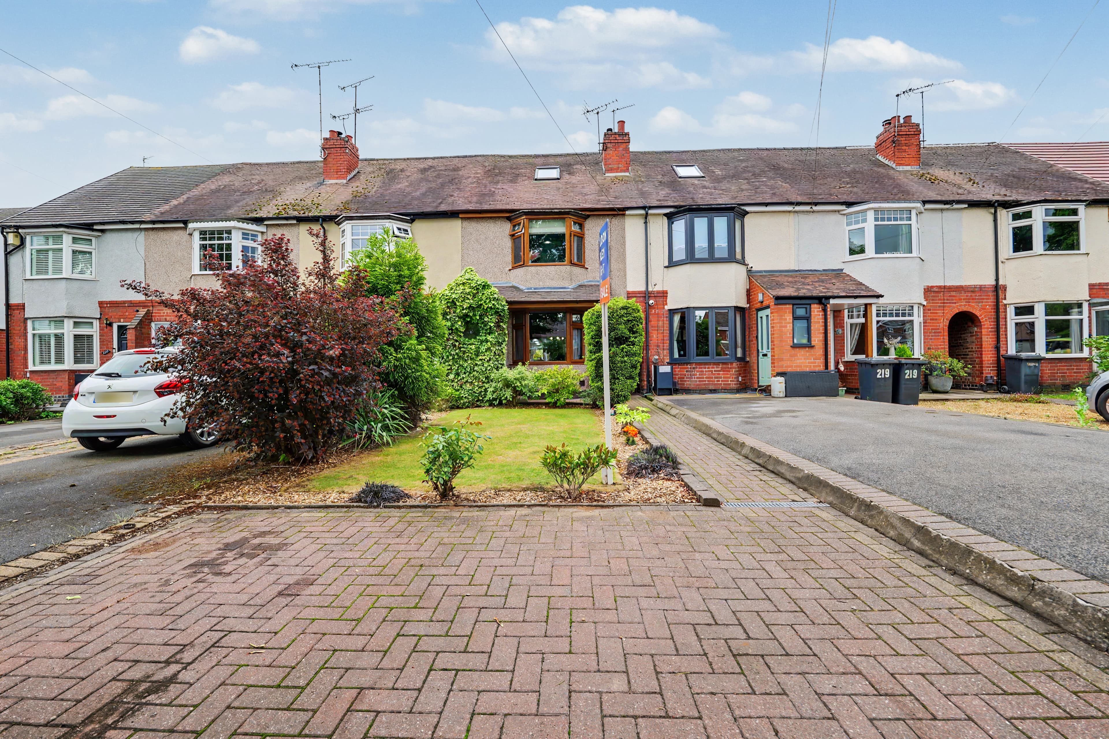 Camp Hill Road, Nuneaton, CV10 - photo 1 of 24