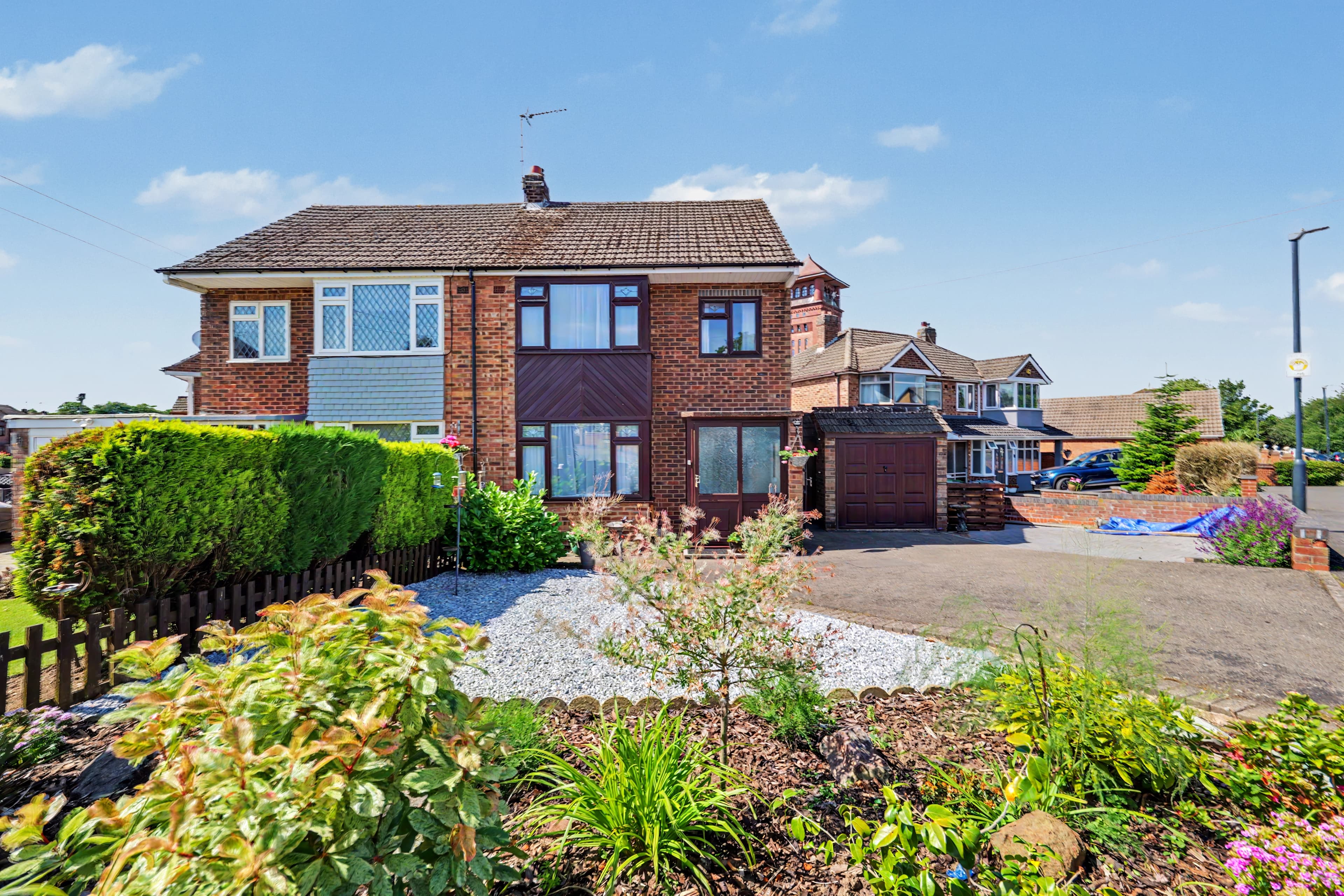 Tower Road, Bedworth, CV12 - photo 1 of 21