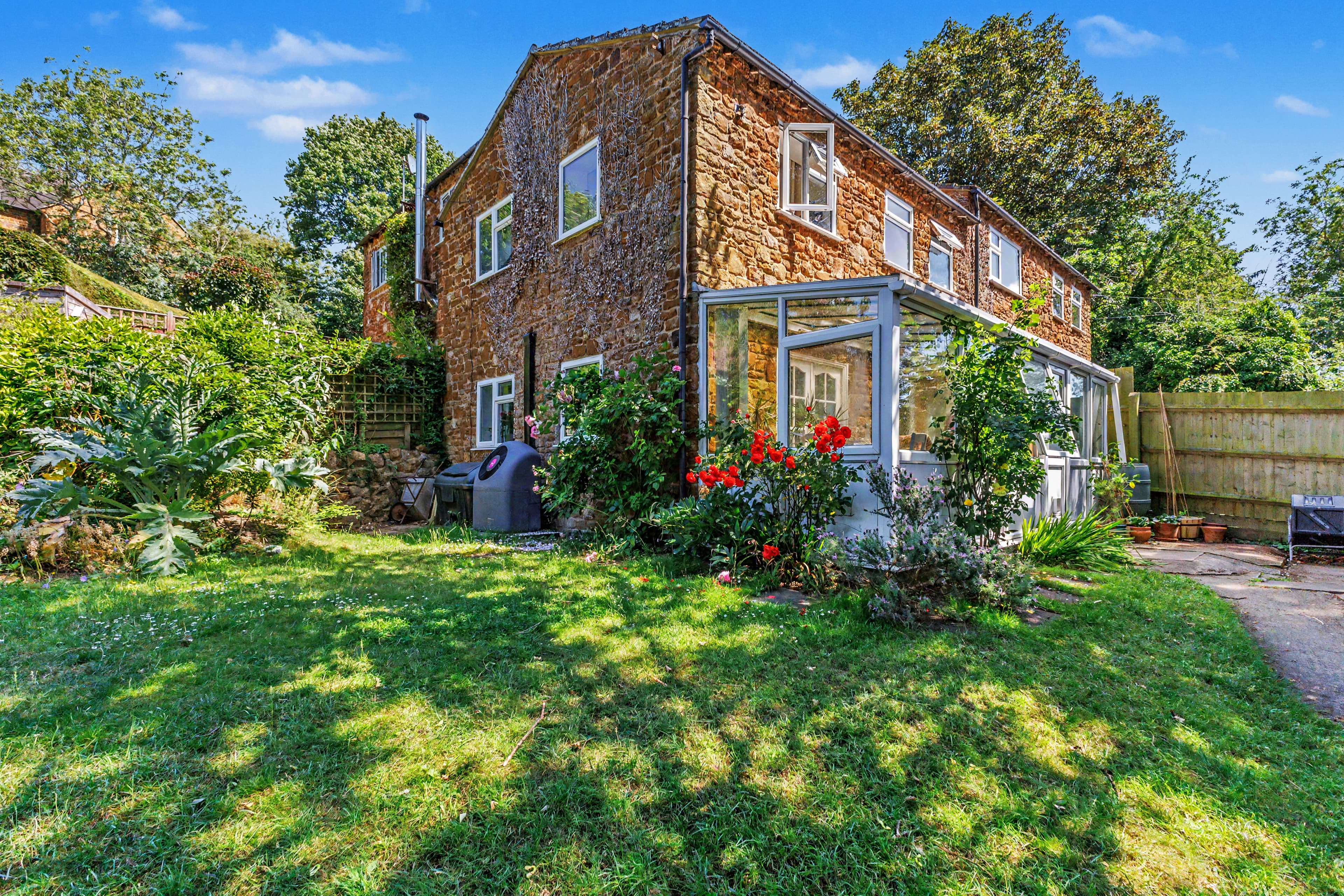 School Hill, Mollington, Banbury, OX17 - photo 1 of 30