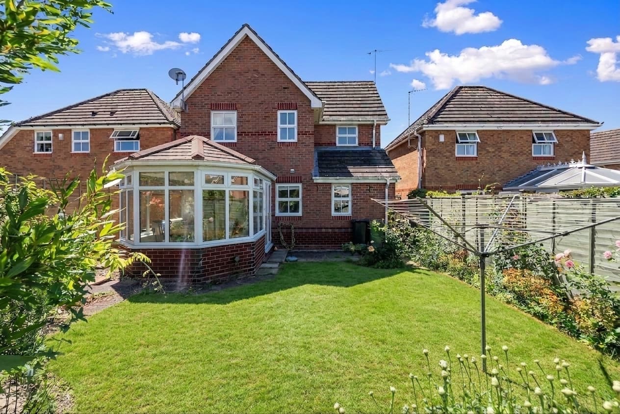 Conwy Drive, Evesham, WR11 - photo 1 of 15