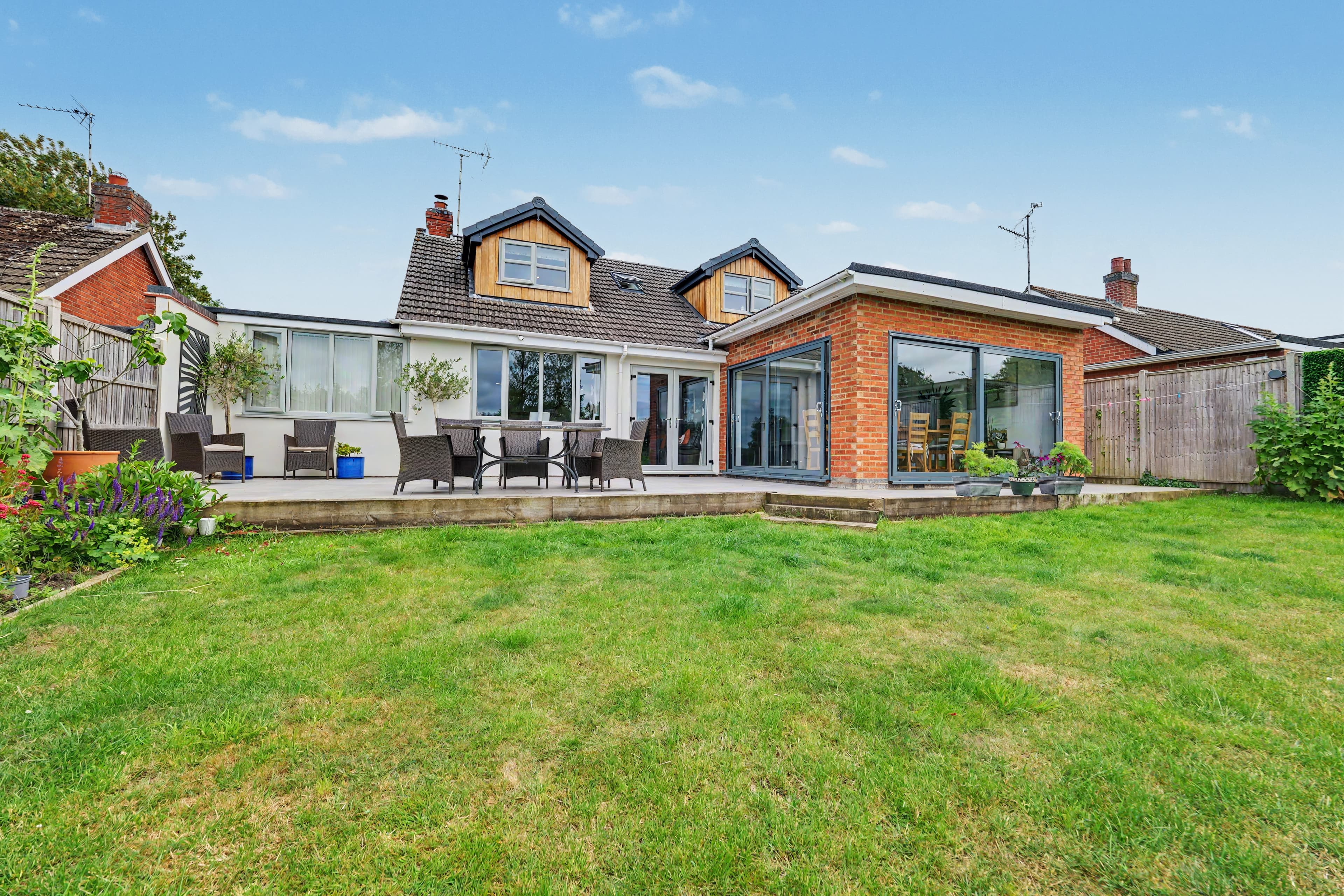 Park Close, Foxton, Market Harborough, LE16 - photo 1 of 30