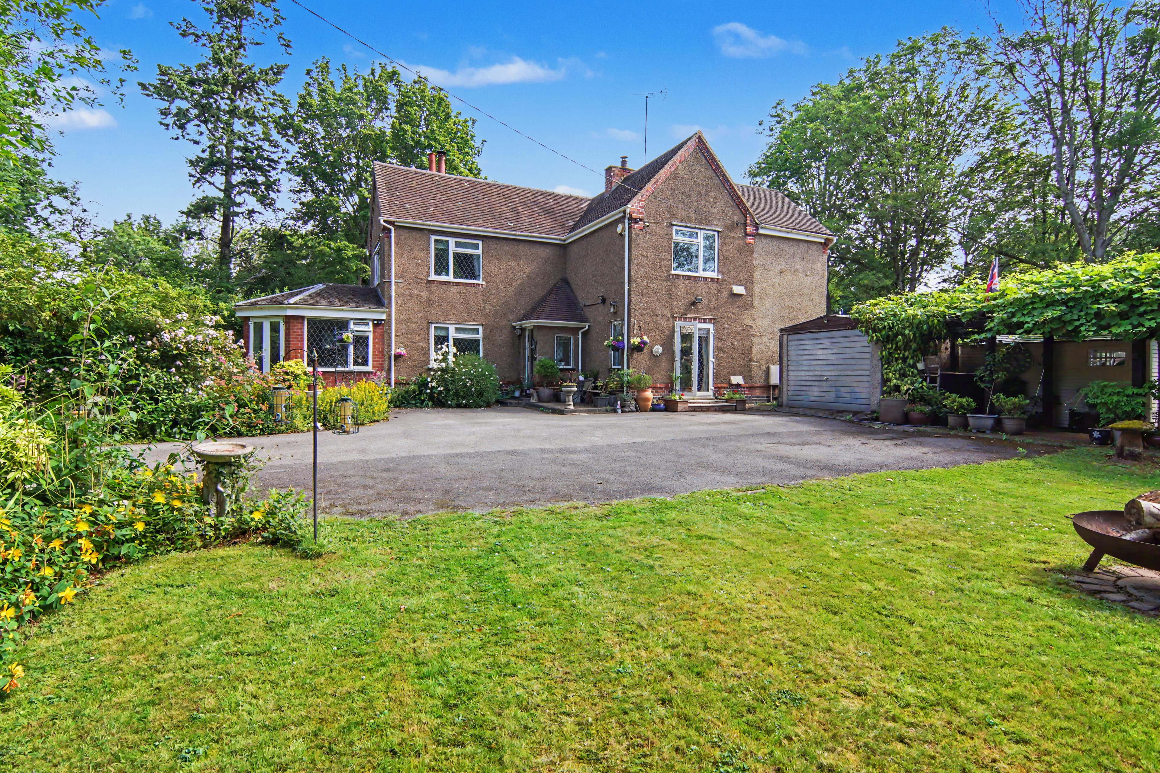 Stanway, St. Martins Road, Coventry, CV3 - photo 1 of 51