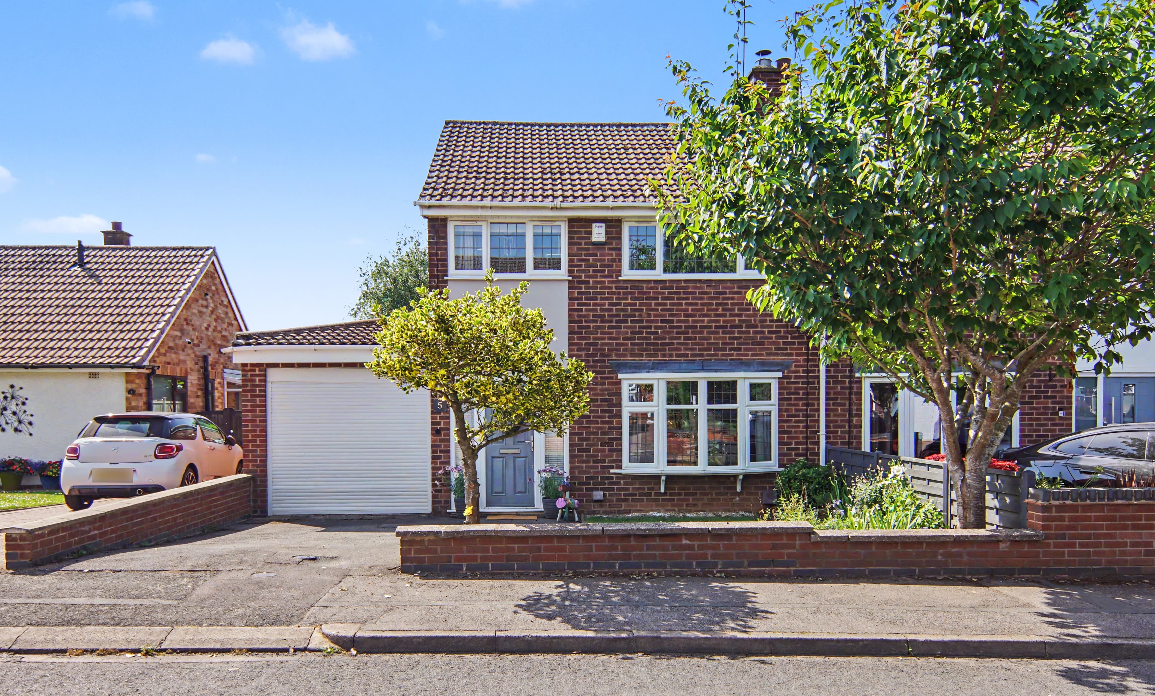 Tudor Avenue, Coventry, CV5 - photo 1 of 27