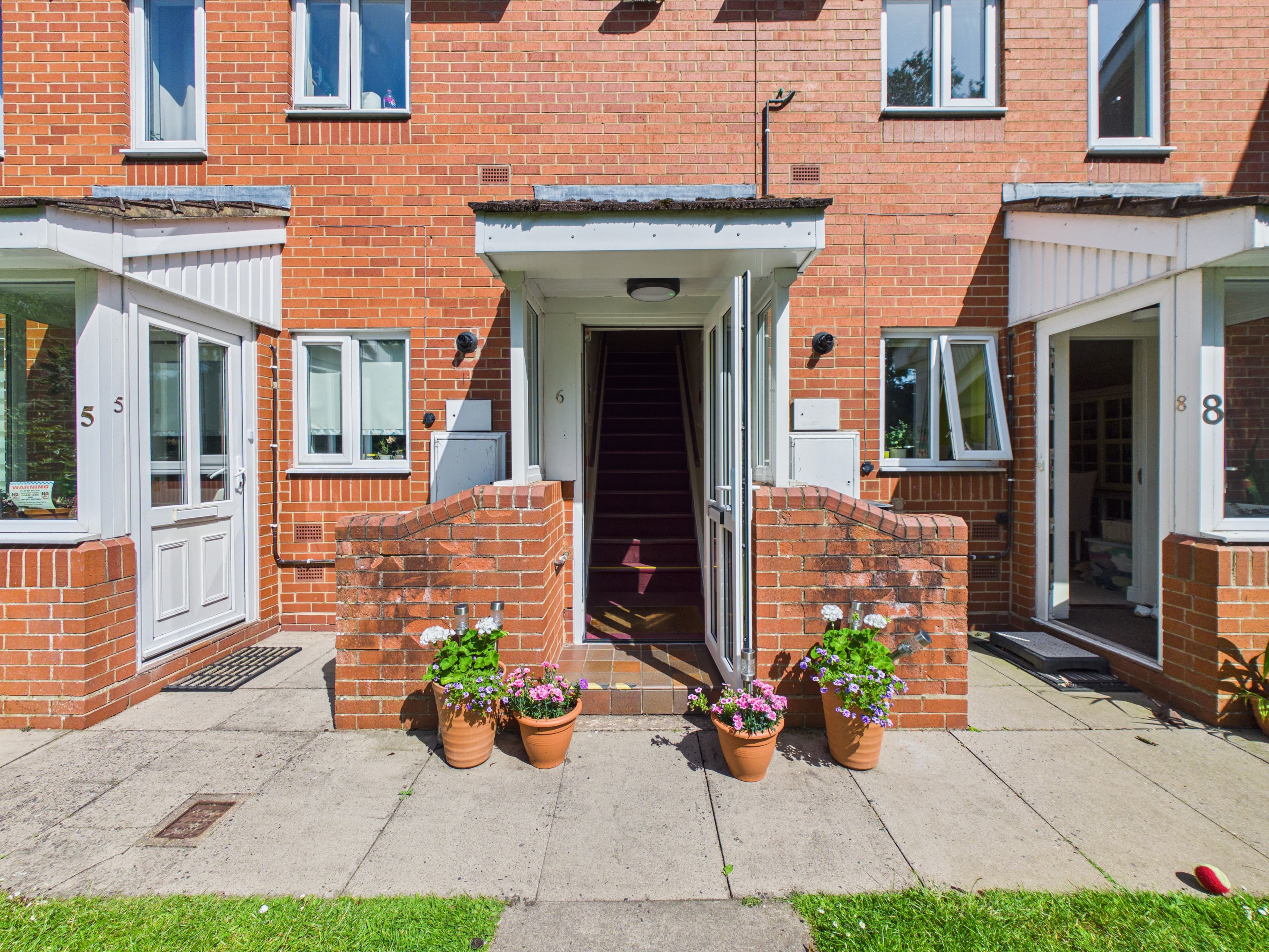 Rushers Close, Pershore, WR10 - photo 1 of 11