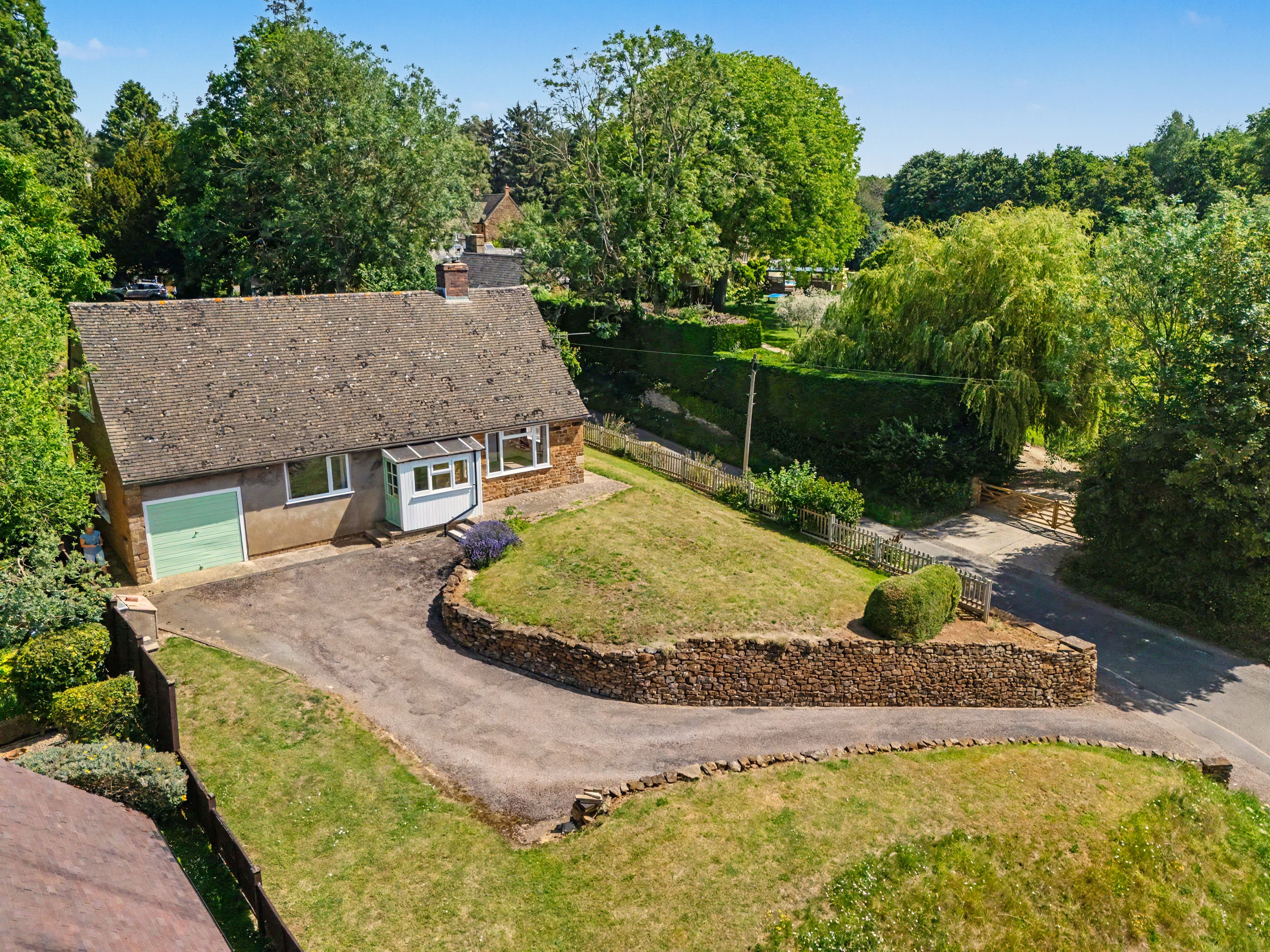 Barley Close, Sibford Gower, Banbury, OX15 - photo 1 of 31