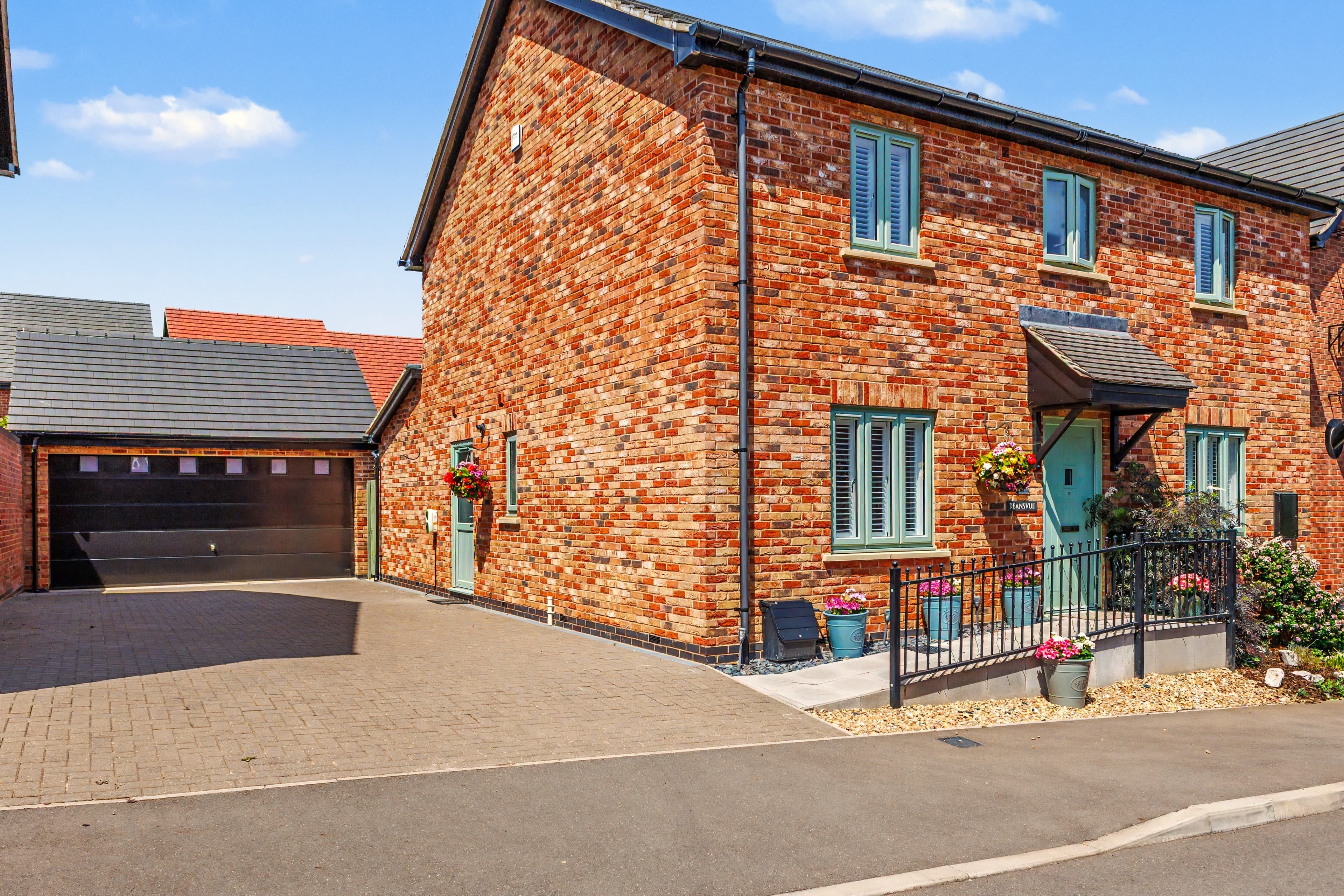 Carter Close, Shipston-On-Stour, CV36 - photo 1 of 40