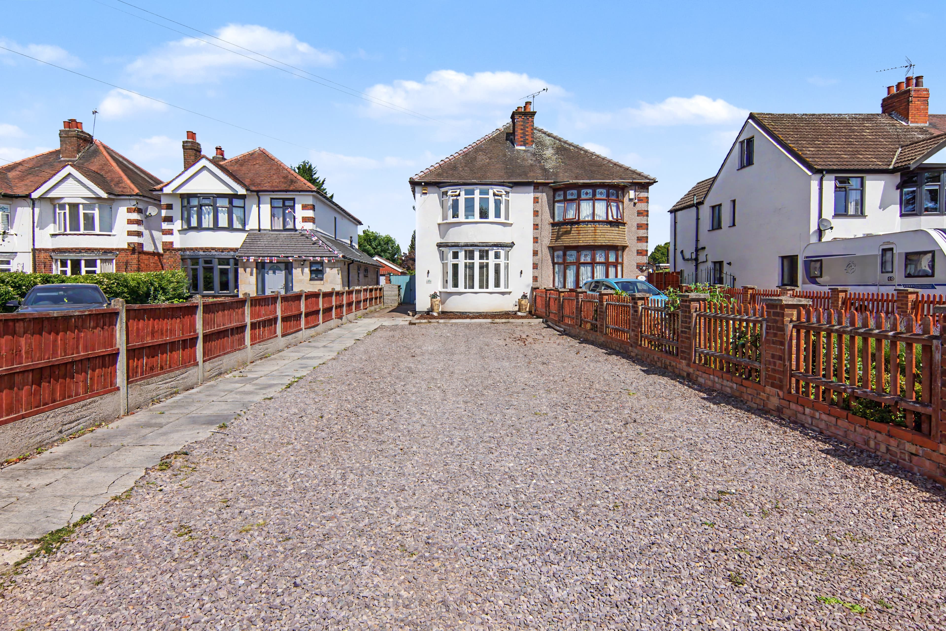 Gipsy Lane, Nuneaton, CV11 - photo 1 of 27