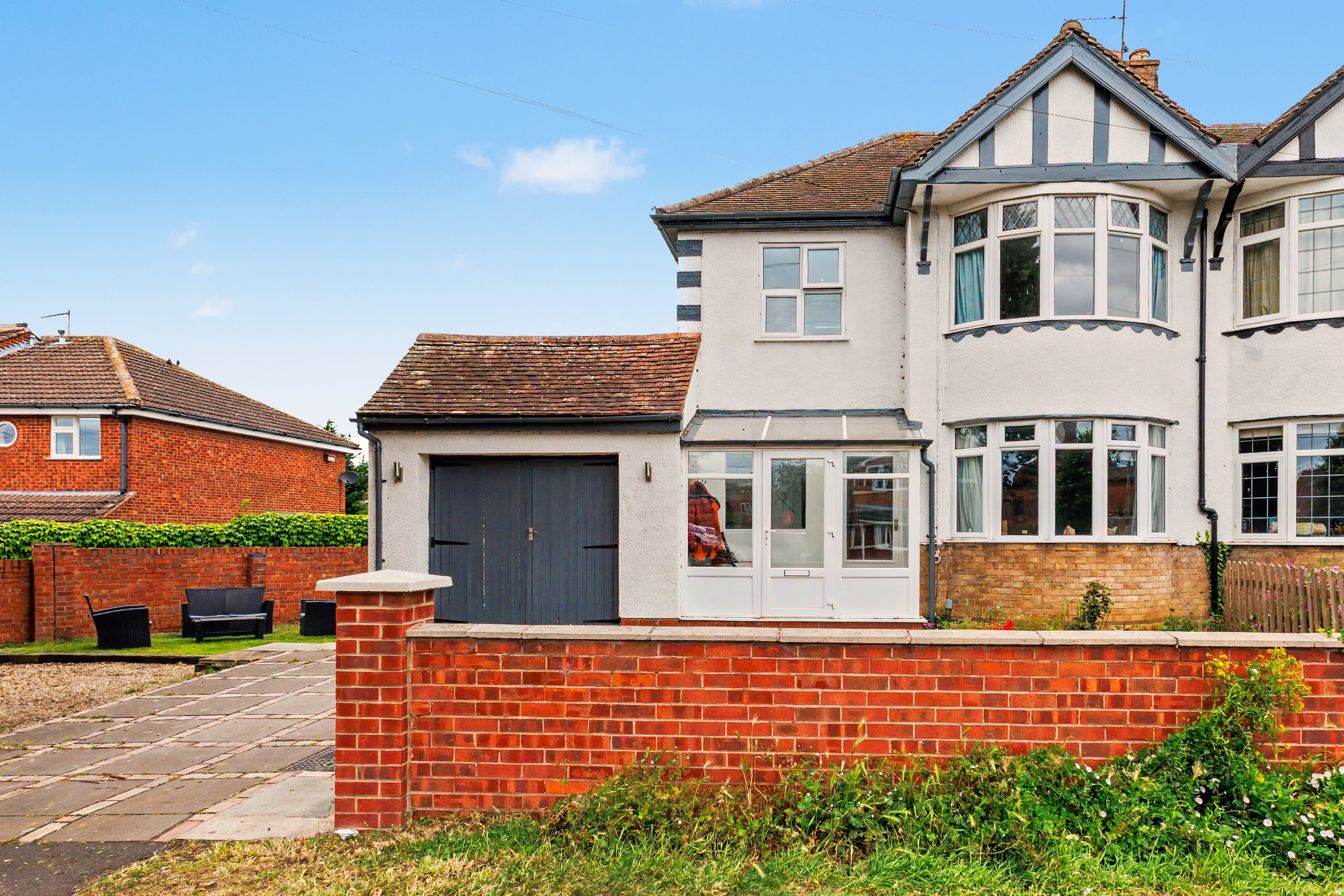 Elm Road, Evesham, WR11 - photo 1 of 17