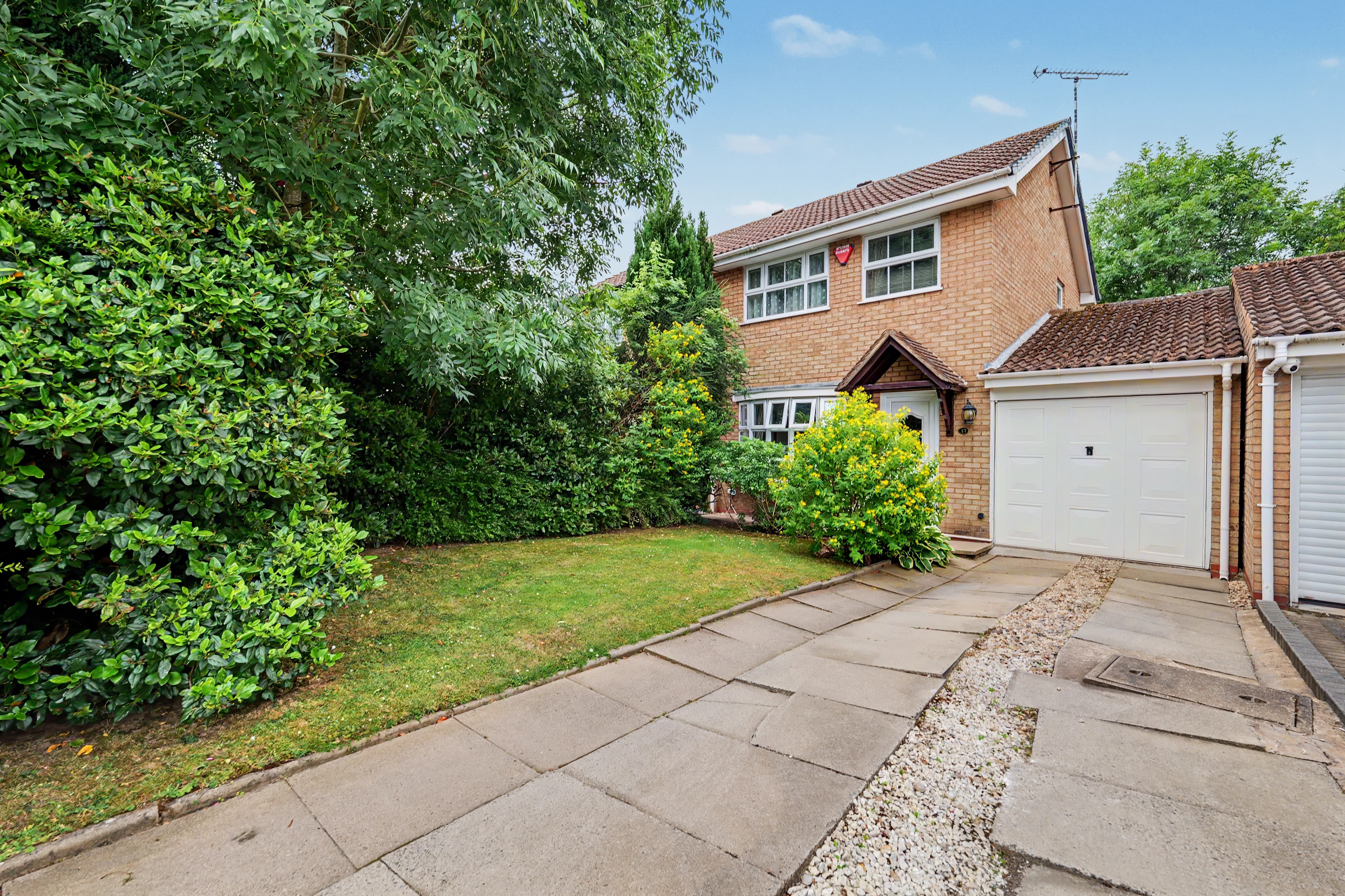 Appledore Drive, Coventry, CV5 - photo 1 of 19