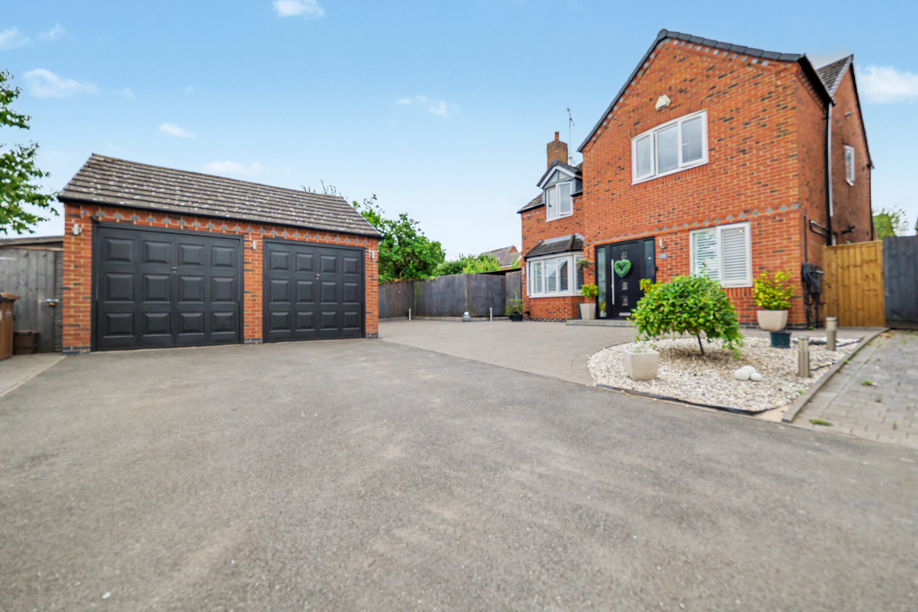 Forest View, Overseal, Swadlincote, DE12 - photo 1 of 32