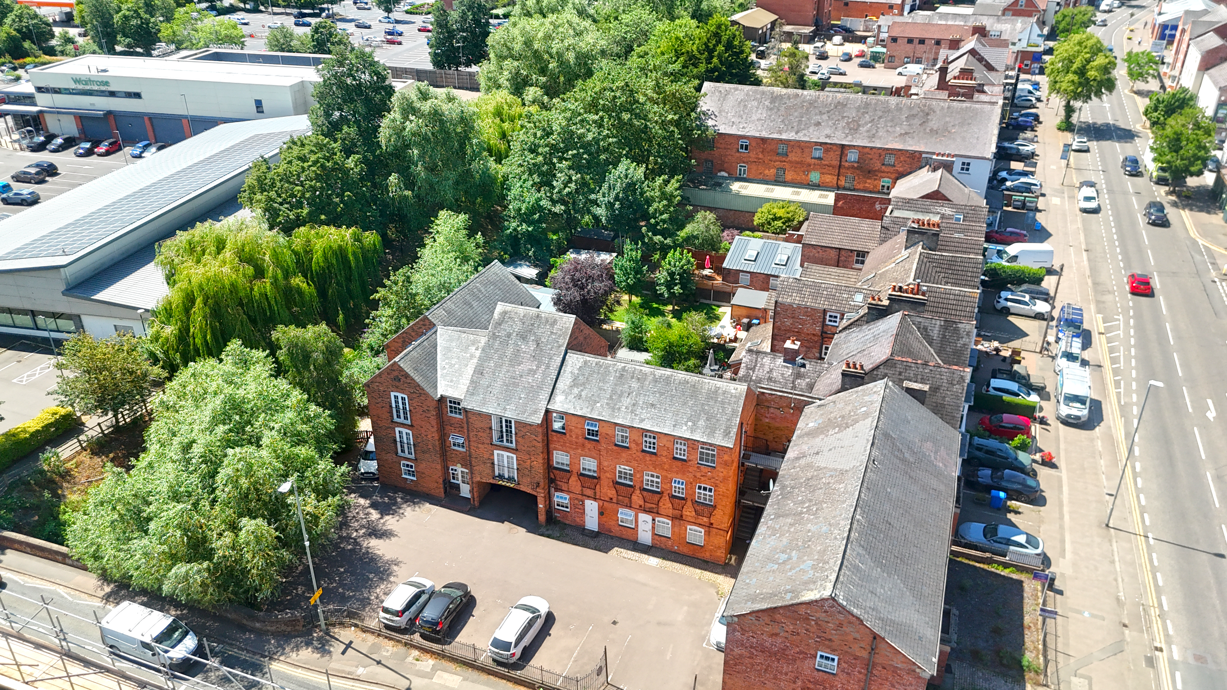 Hampton Court, St. Marys Road, Market Harborough, LE16 - photo 1 of 10