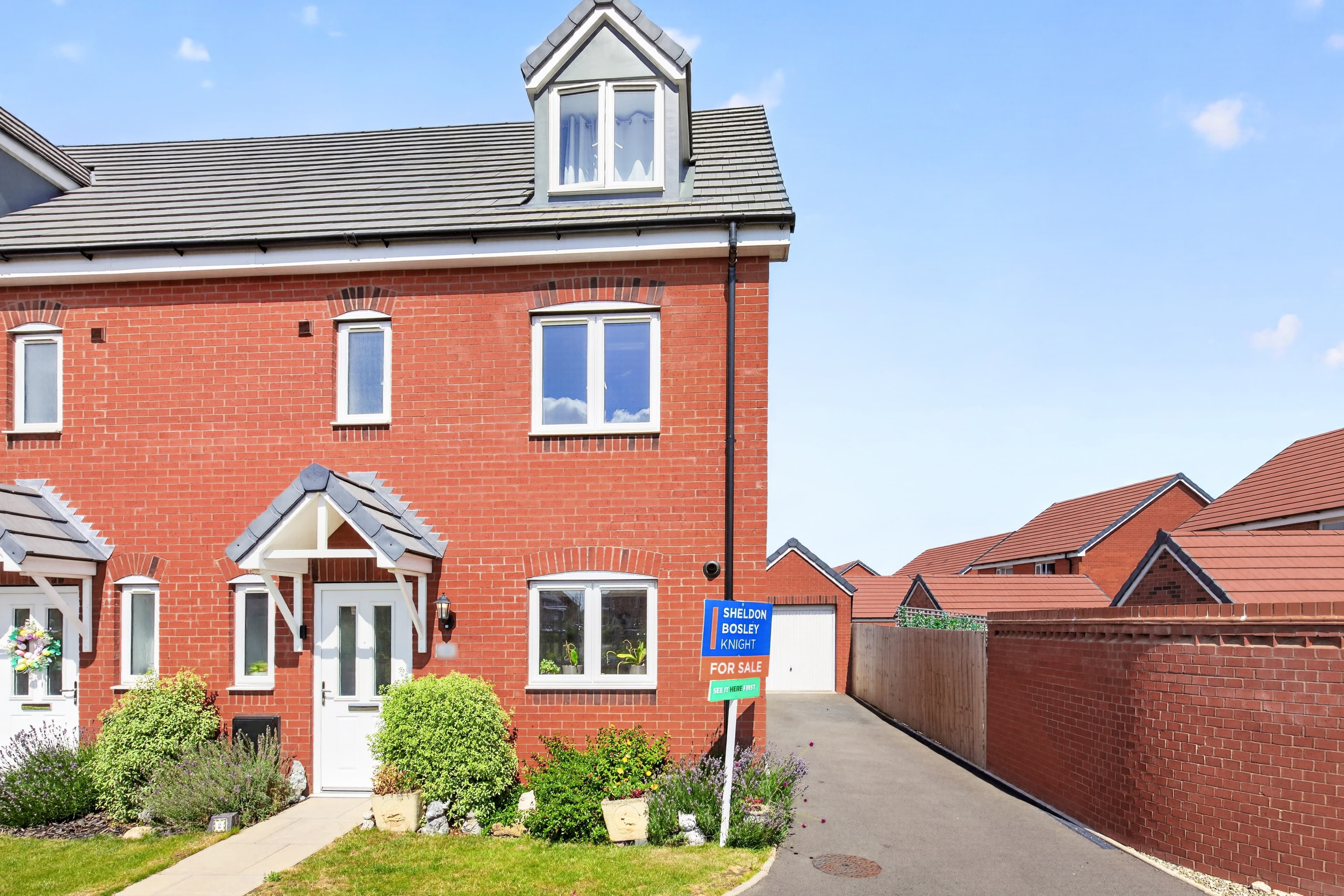Jubileum Crescent, Pershore, WR10 - photo 1 of 20