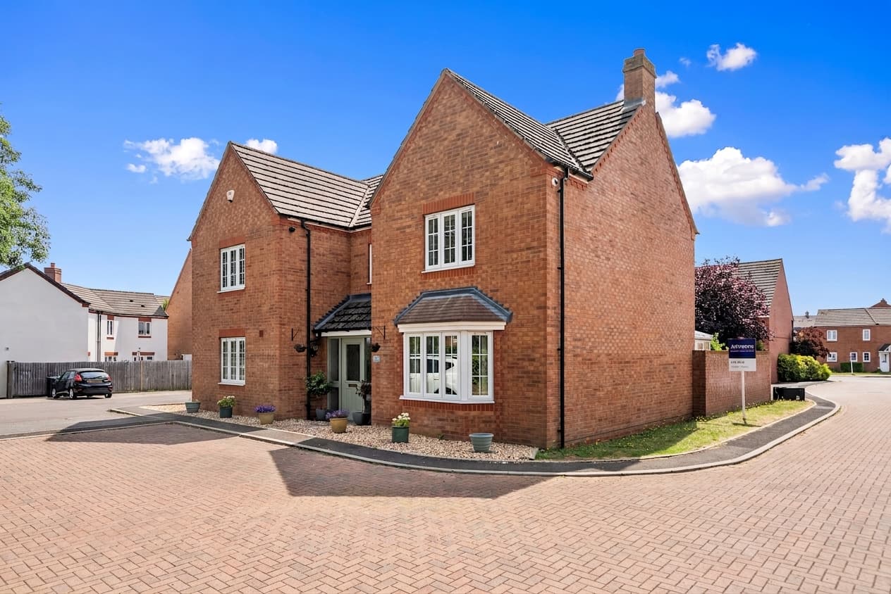 Marigold Close, Evesham, WR11 - photo 1 of 22