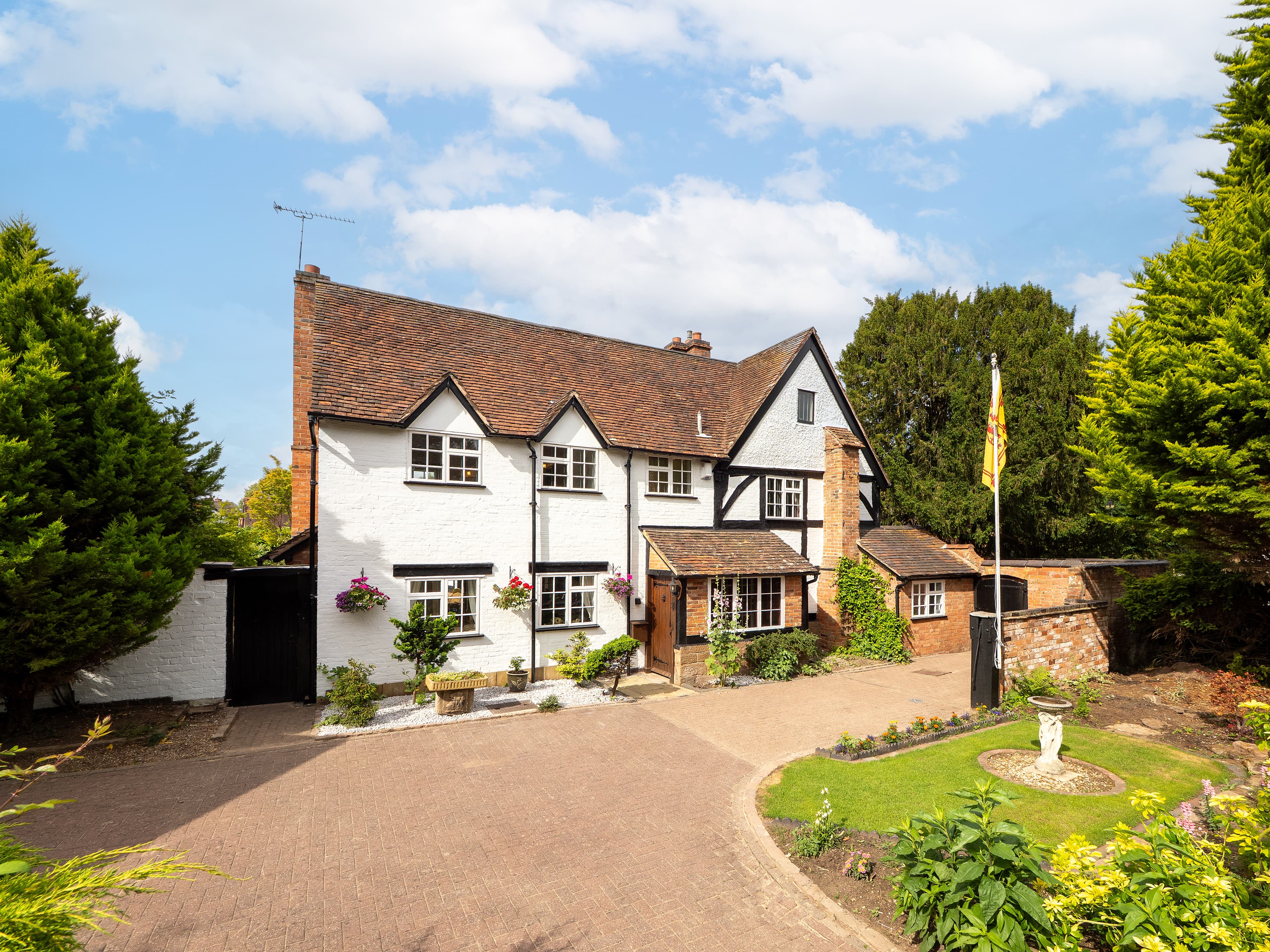 Yew Tree Farm, Coopers Walk, Bubbenhall, CV8 - photo 1 of 34