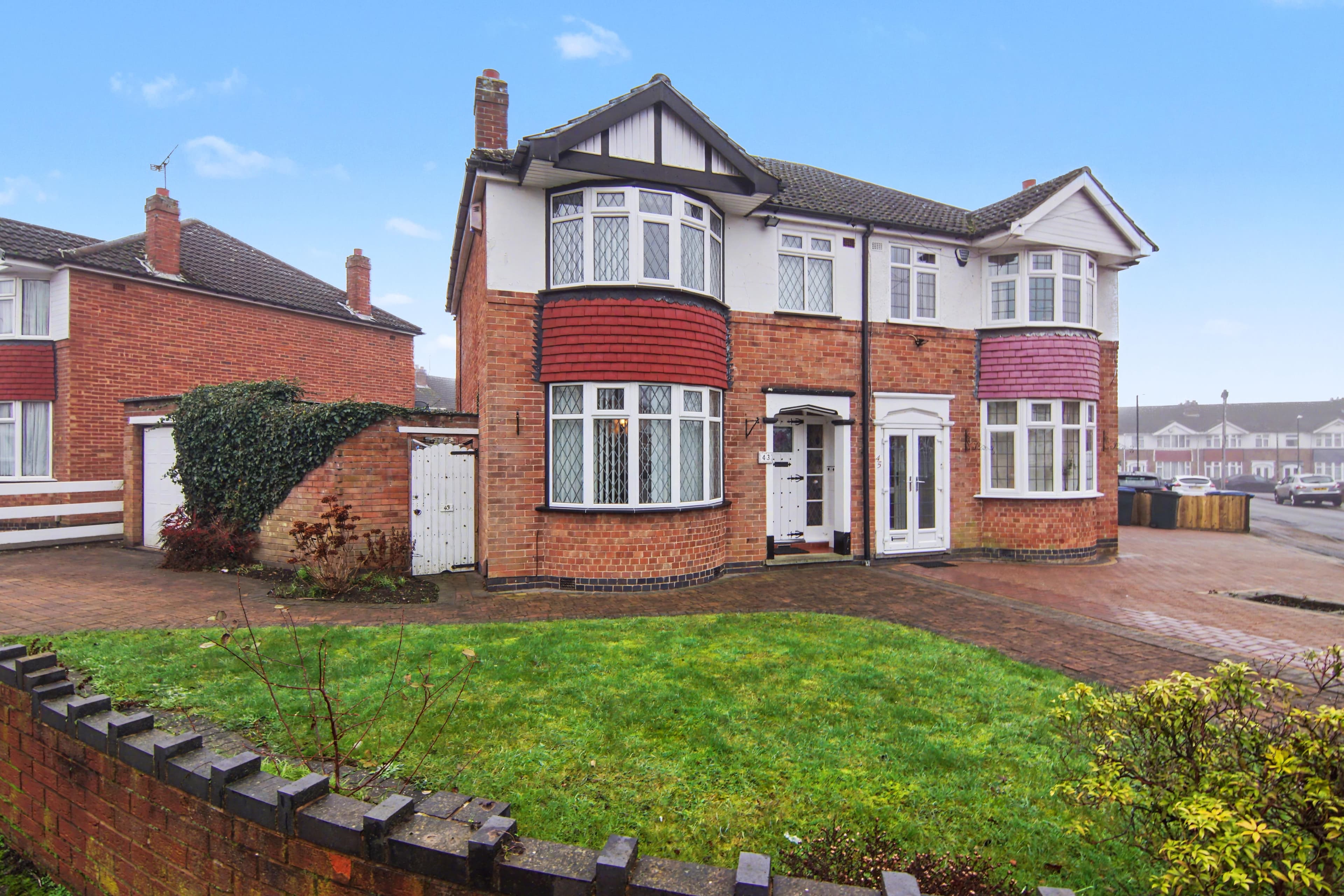 Silverdale Close, Coventry, CV2 - photo 1 of 19