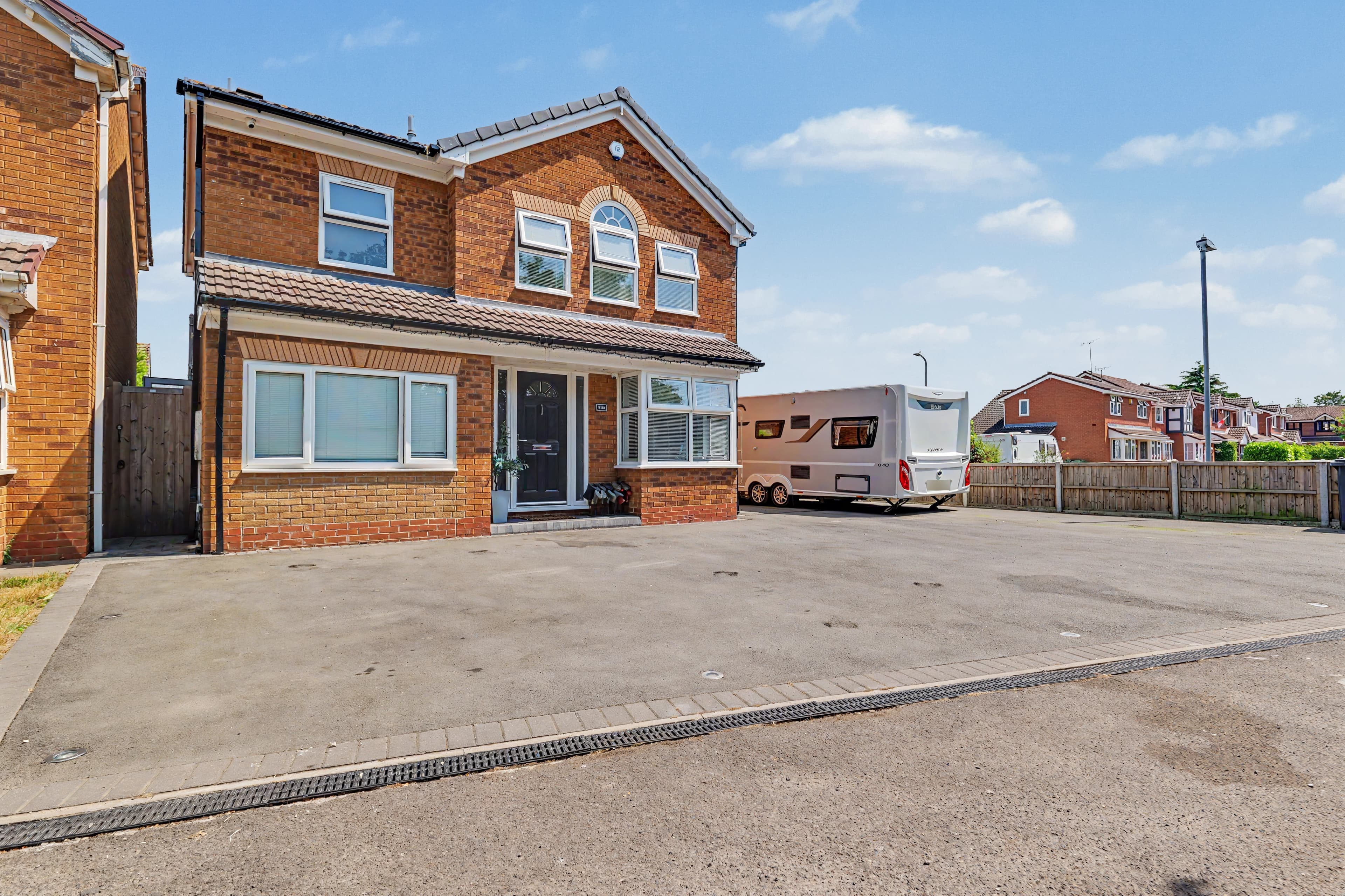 Tewkesbury Drive, Bedworth, CV12 - photo 1 of 31