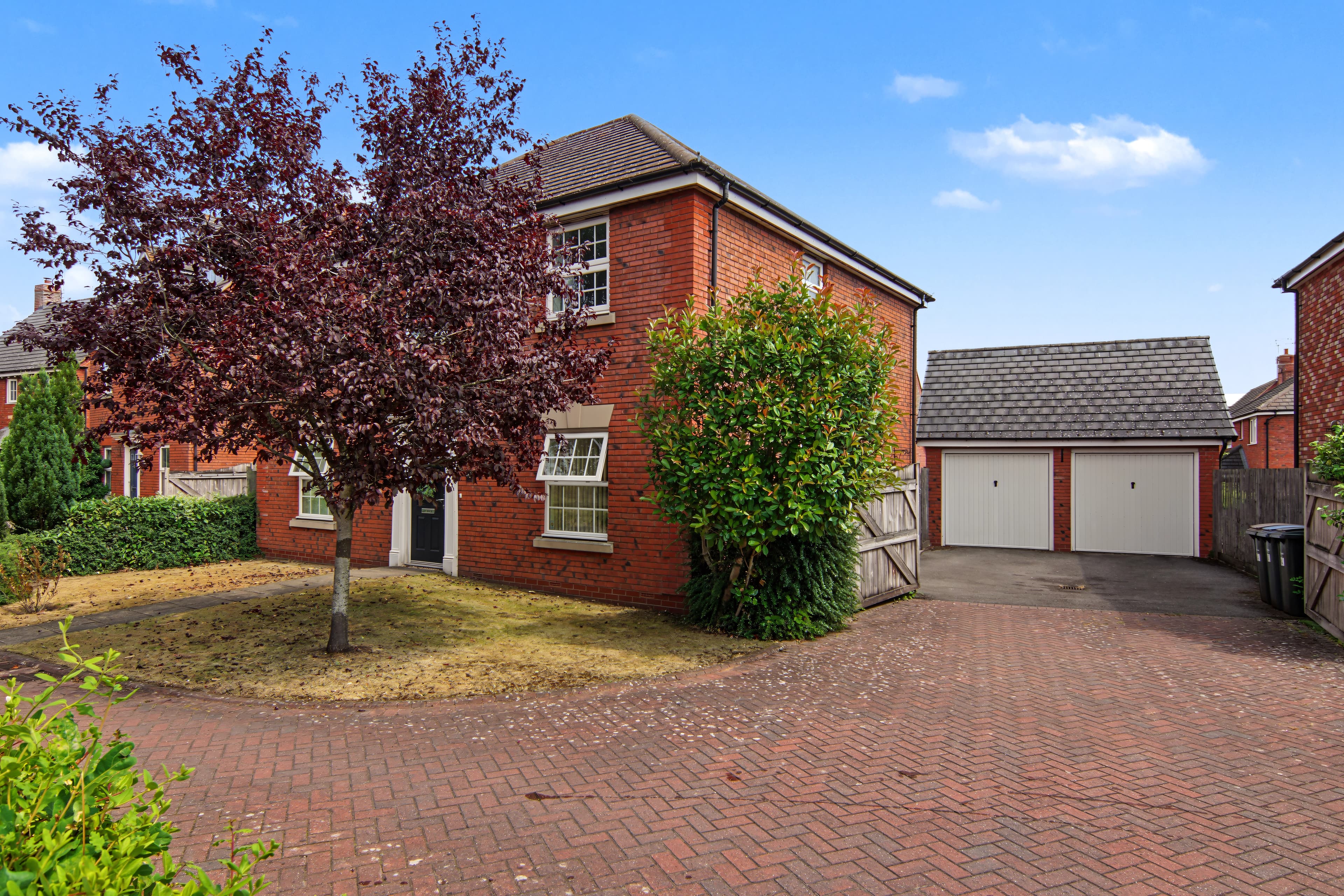 Manhattan Way, Coventry, CV4 - photo 1 of 38