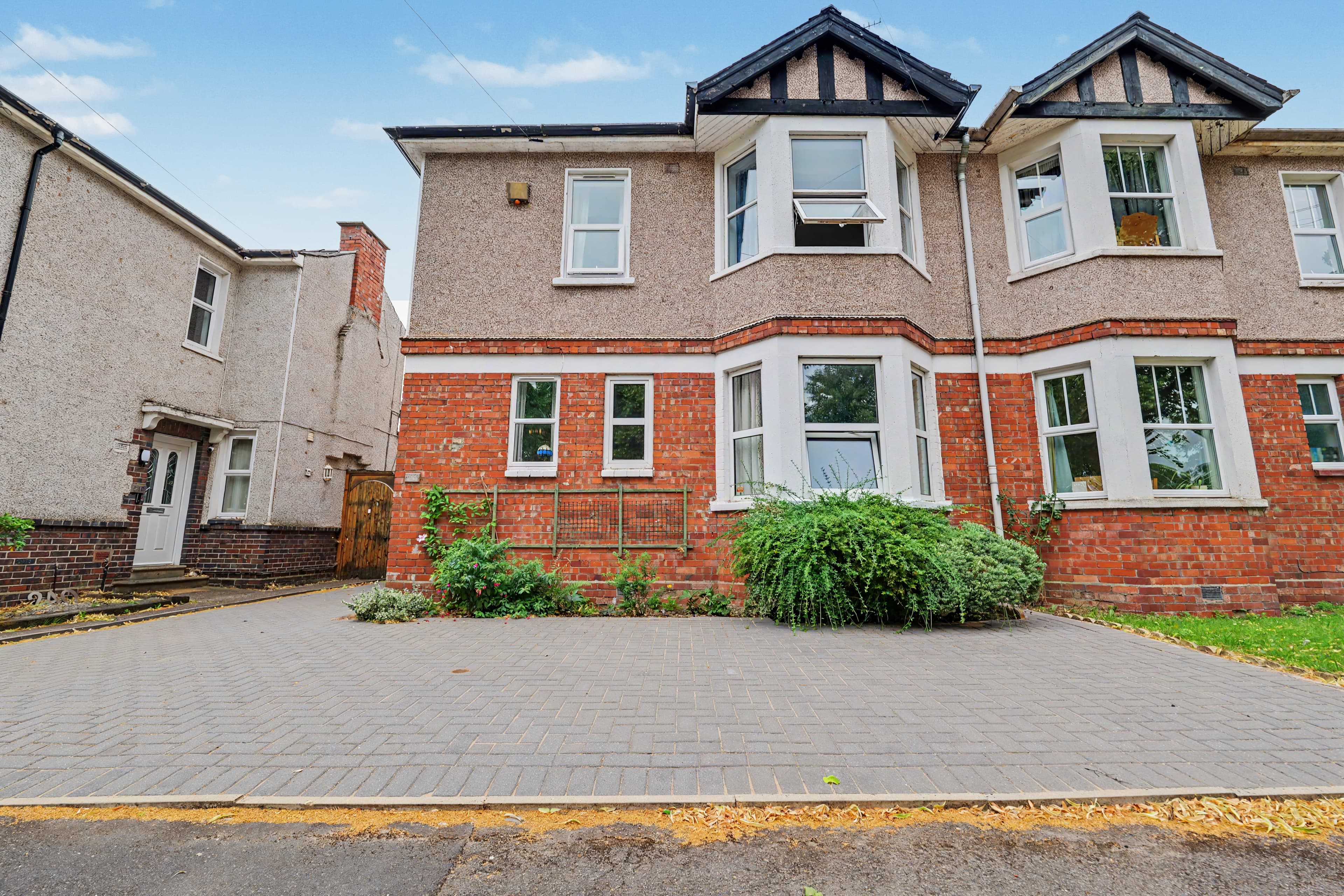 Binley Road, Coventry, CV3 - photo 1 of 28