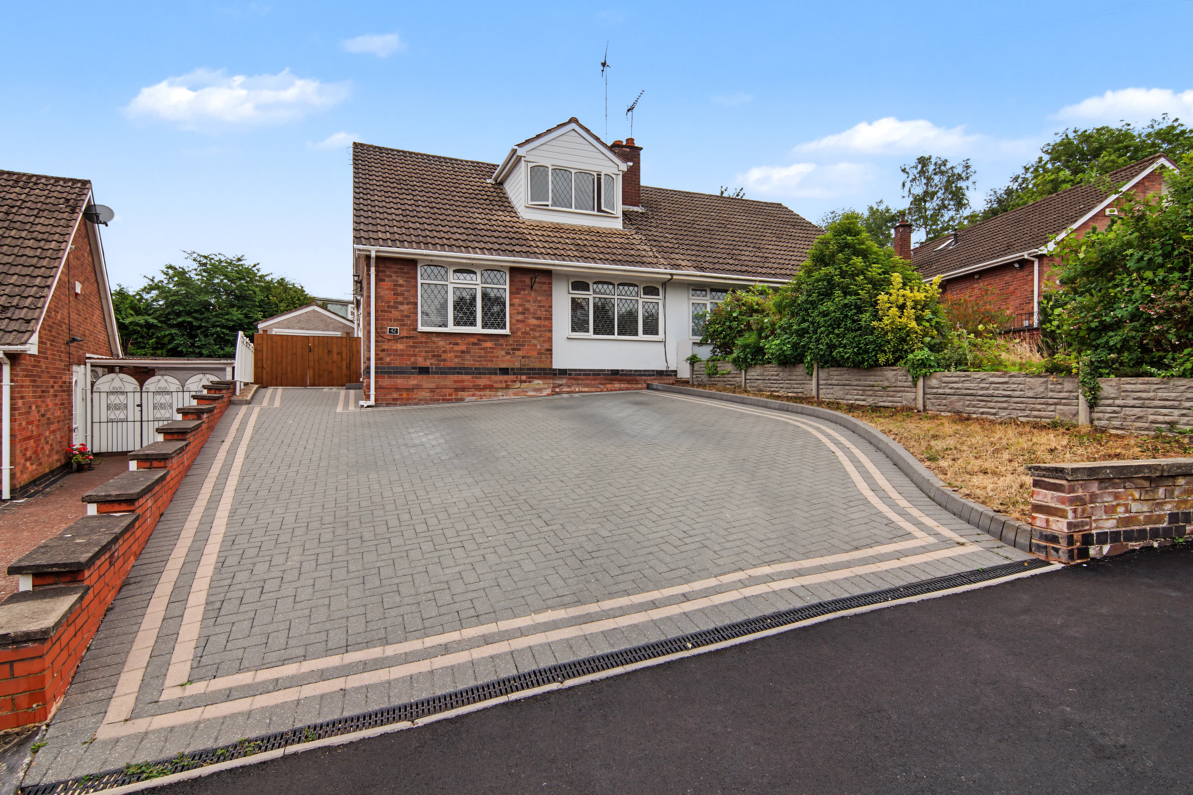Wellesbourne Road, Coventry, CV5 - photo 1 of 26