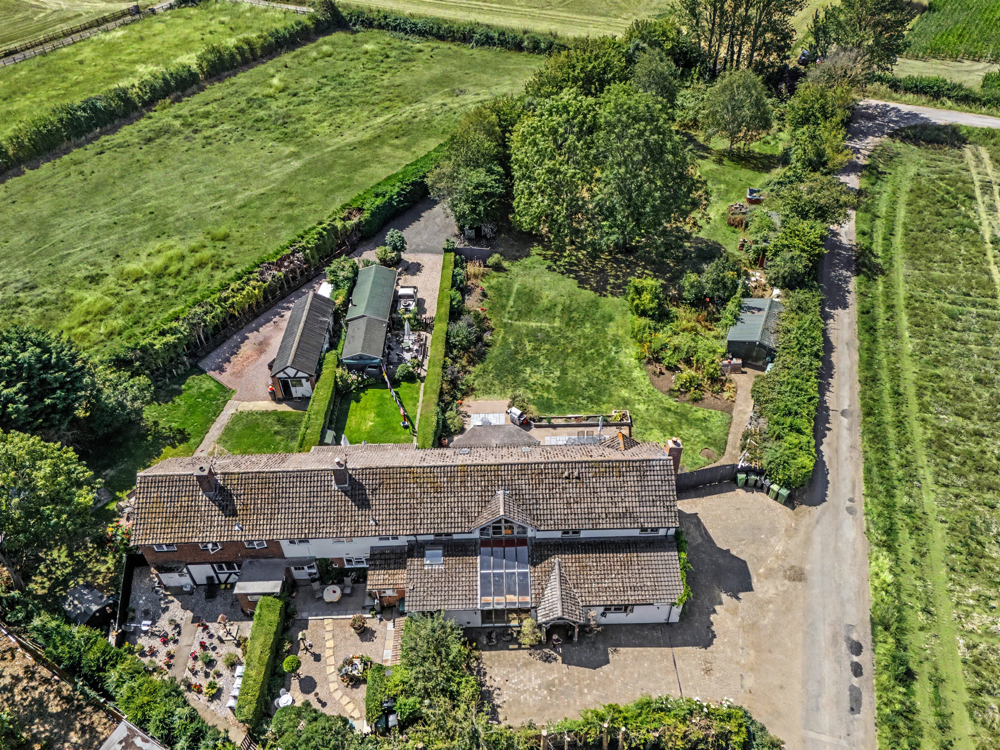 1 Cotswold View, Ryden Lane, Charlton, Pershore, WR10 - photo 1 of 32