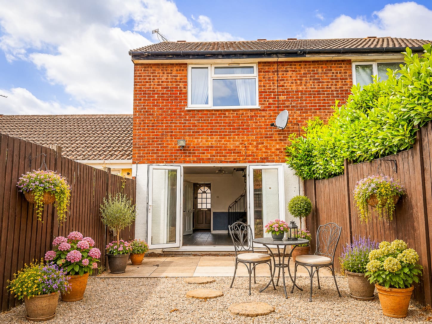 Acorn Way, Wigston, LE18 - photo 1 of 18