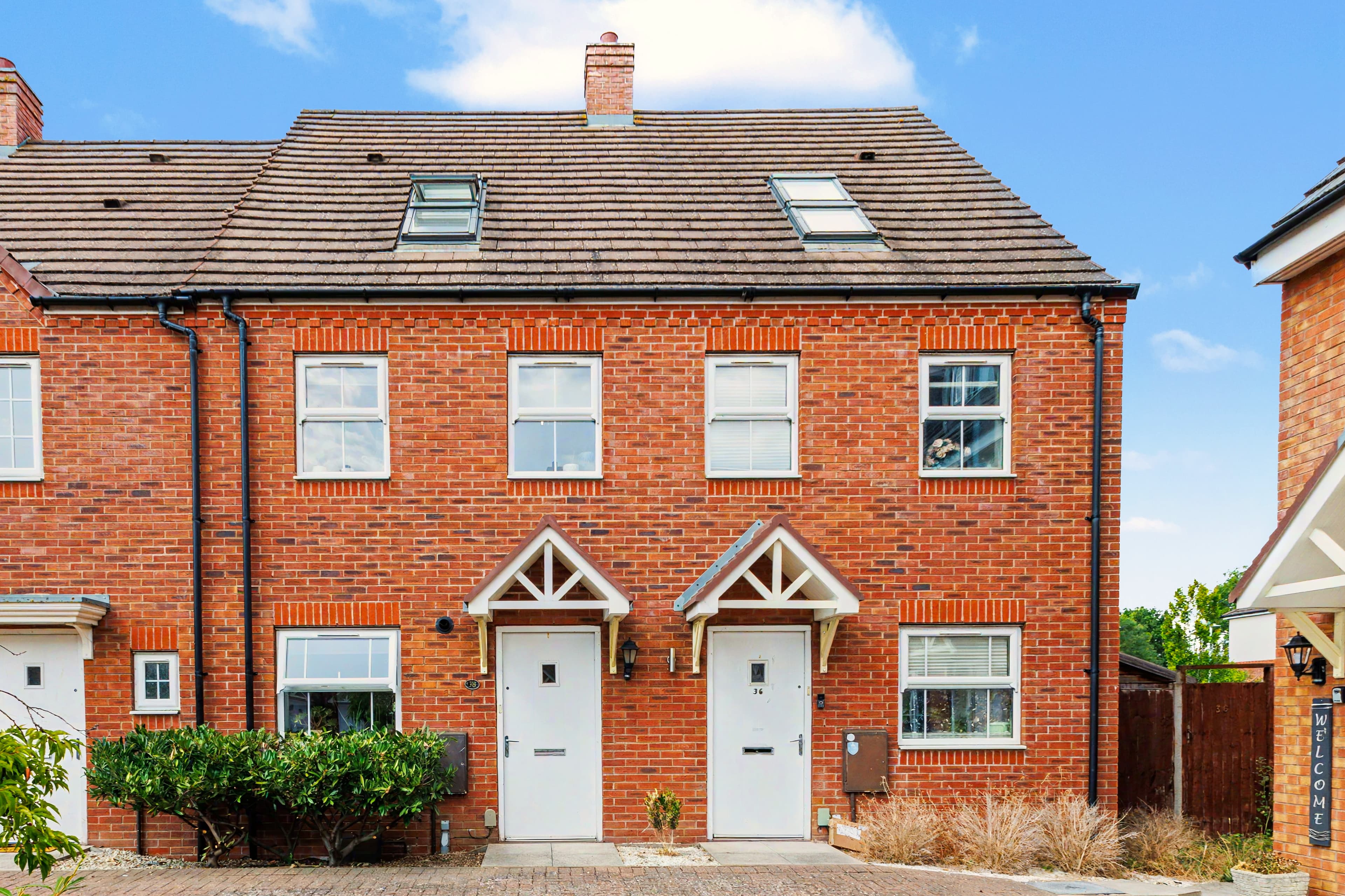 Freesia Close, Evesham, WR11 - photo 1 of 21