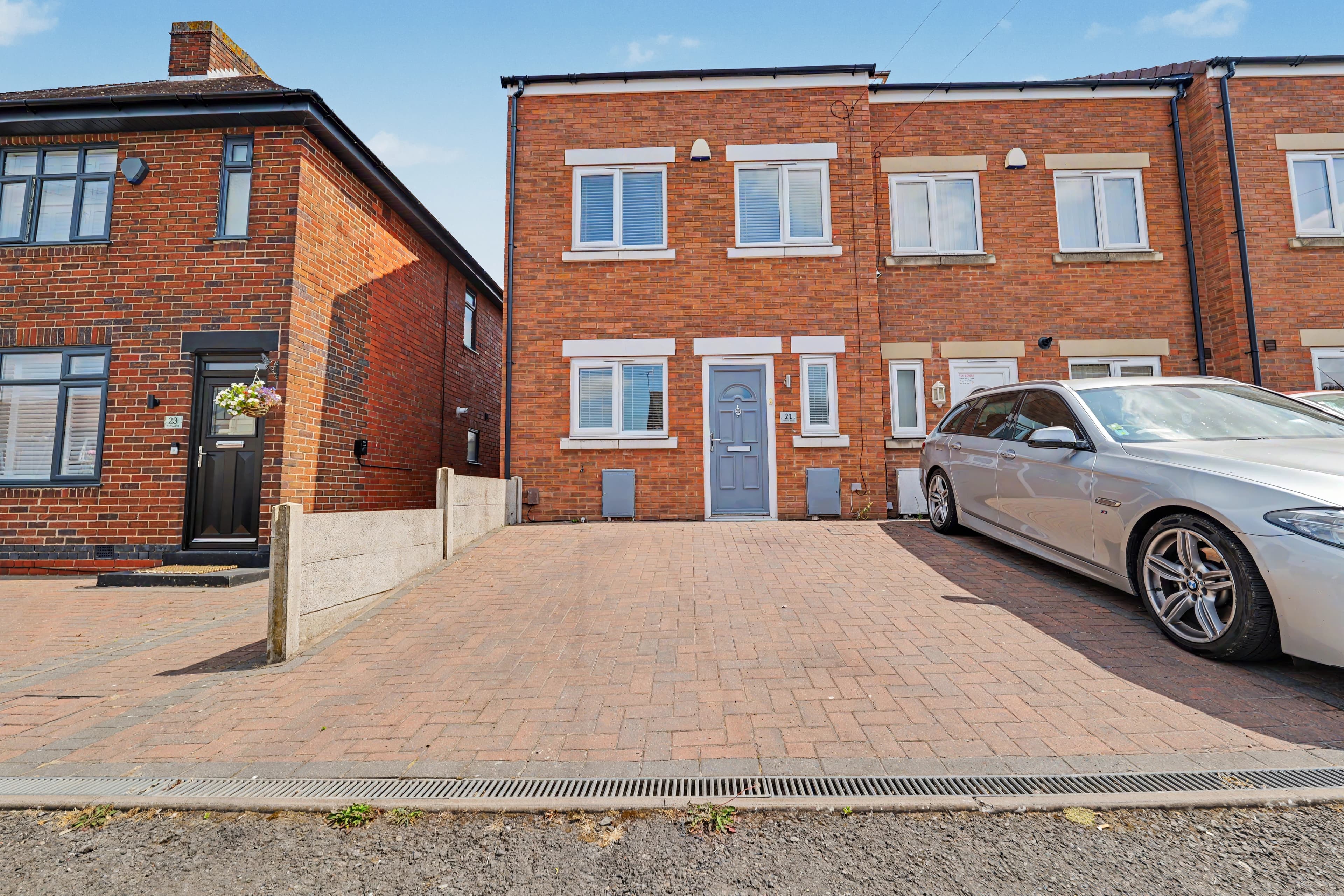 Orchard Street, Bedworth, CV12 - photo 1 of 23