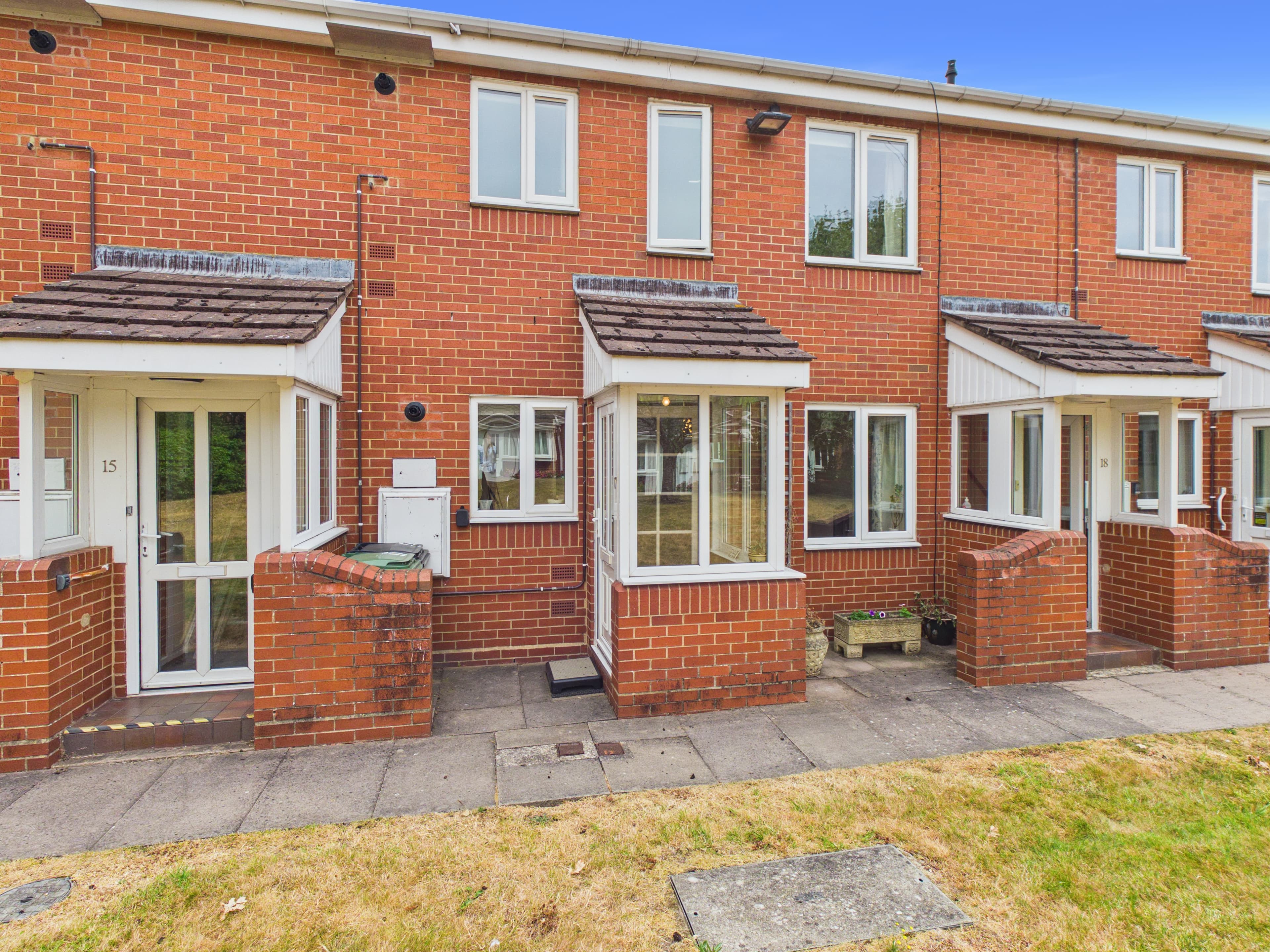 Rushers Close, Pershore, WR10 - photo 1 of 8