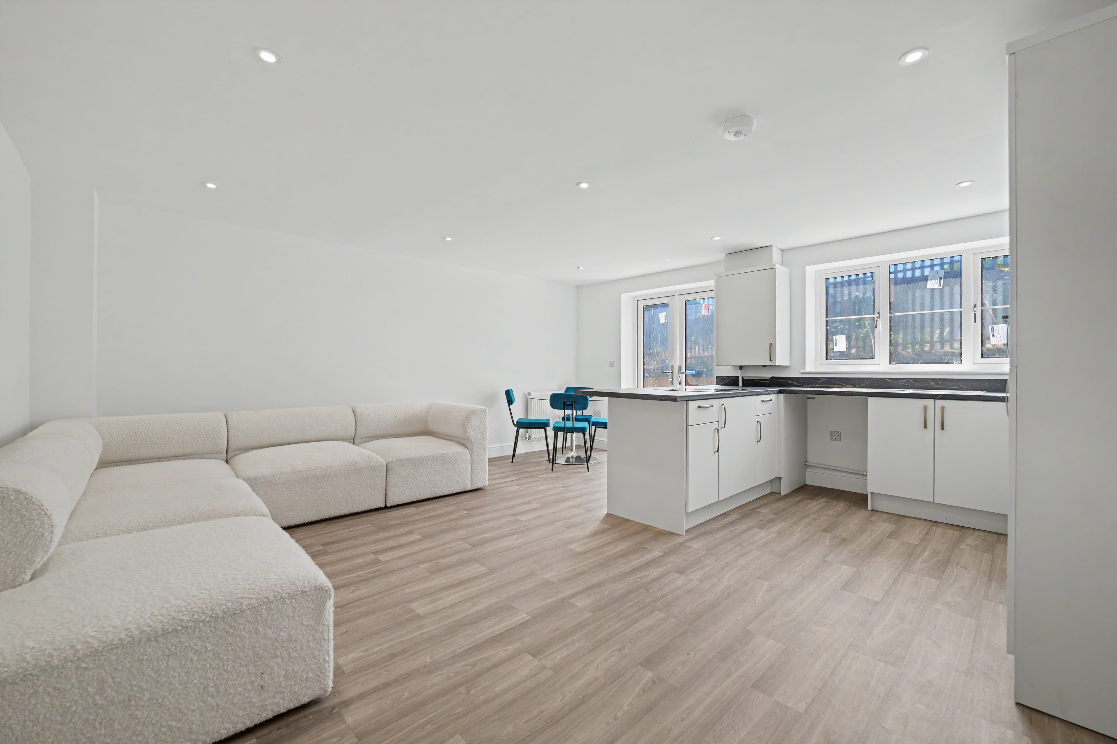 Apartment 4, Macdonald Road, Wyken, Coventry, CV2 - photo 1 of 12