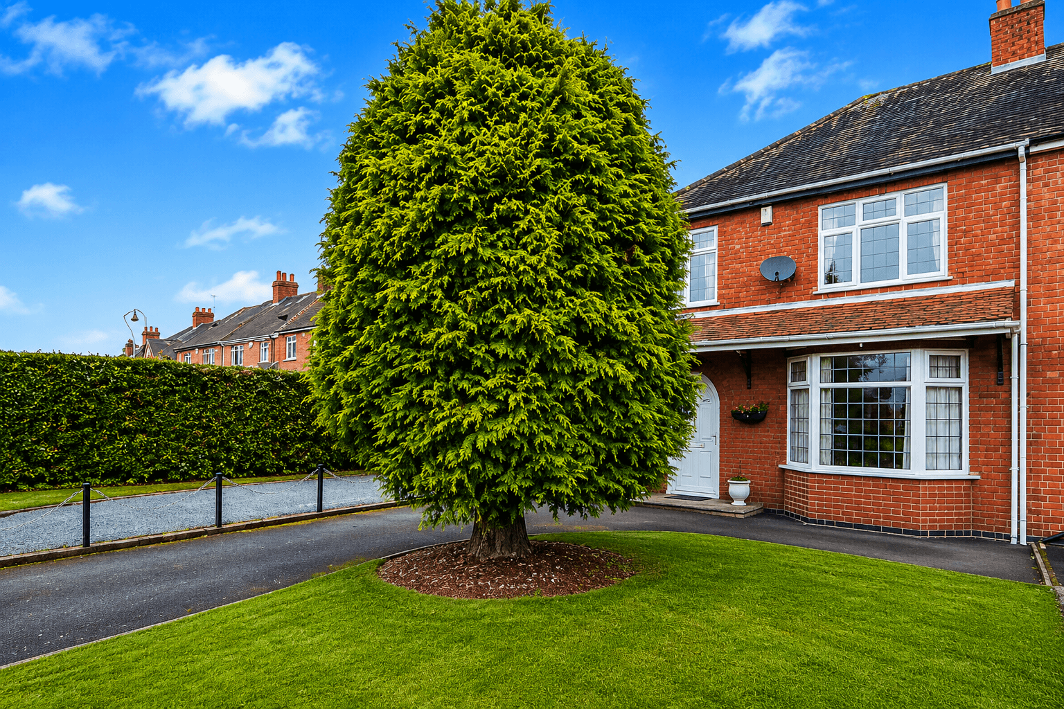 Gipsy Lane, Nuneaton, CV11 - photo 1 of 23