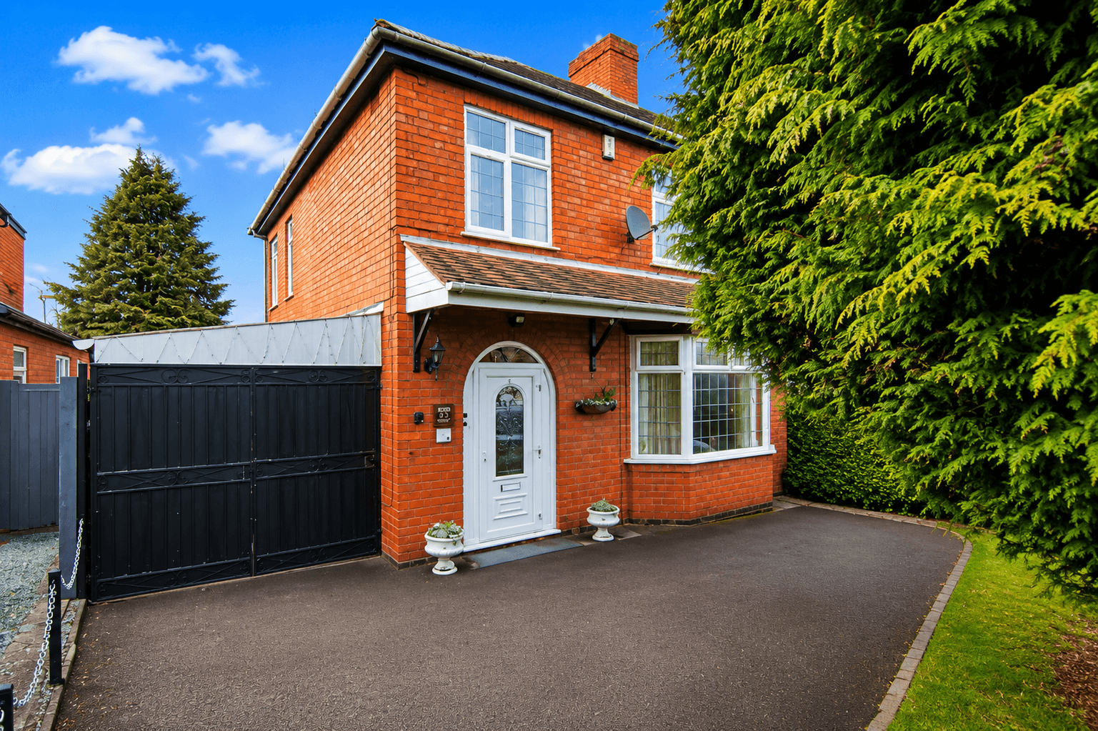 Gipsy Lane, Nuneaton, CV11 - photo 1 of 23