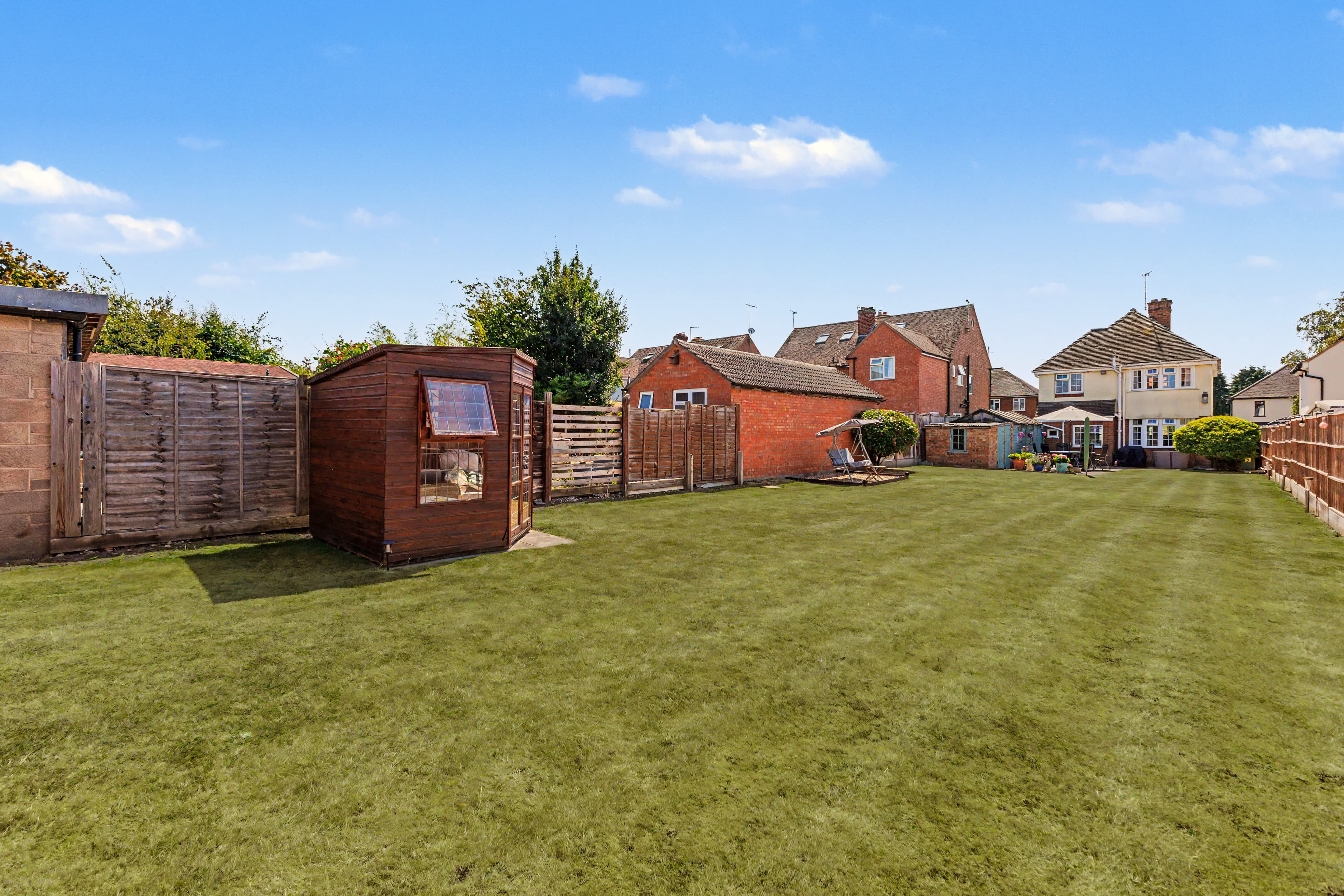 Lichfield Avenue, Evesham, WR11 - photo 1 of 21