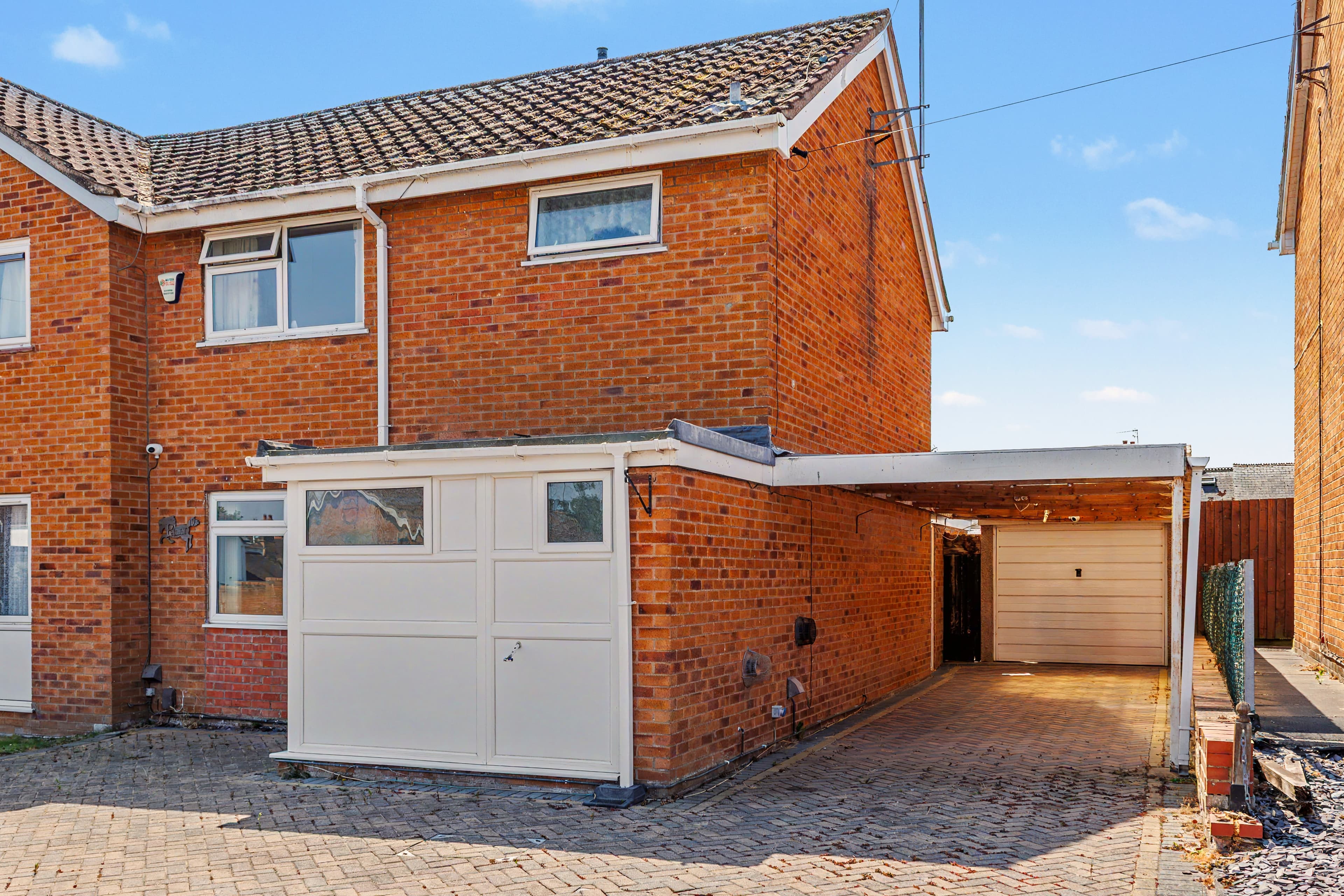 Alexandra Road, Evesham, WR11 - photo 1 of 25